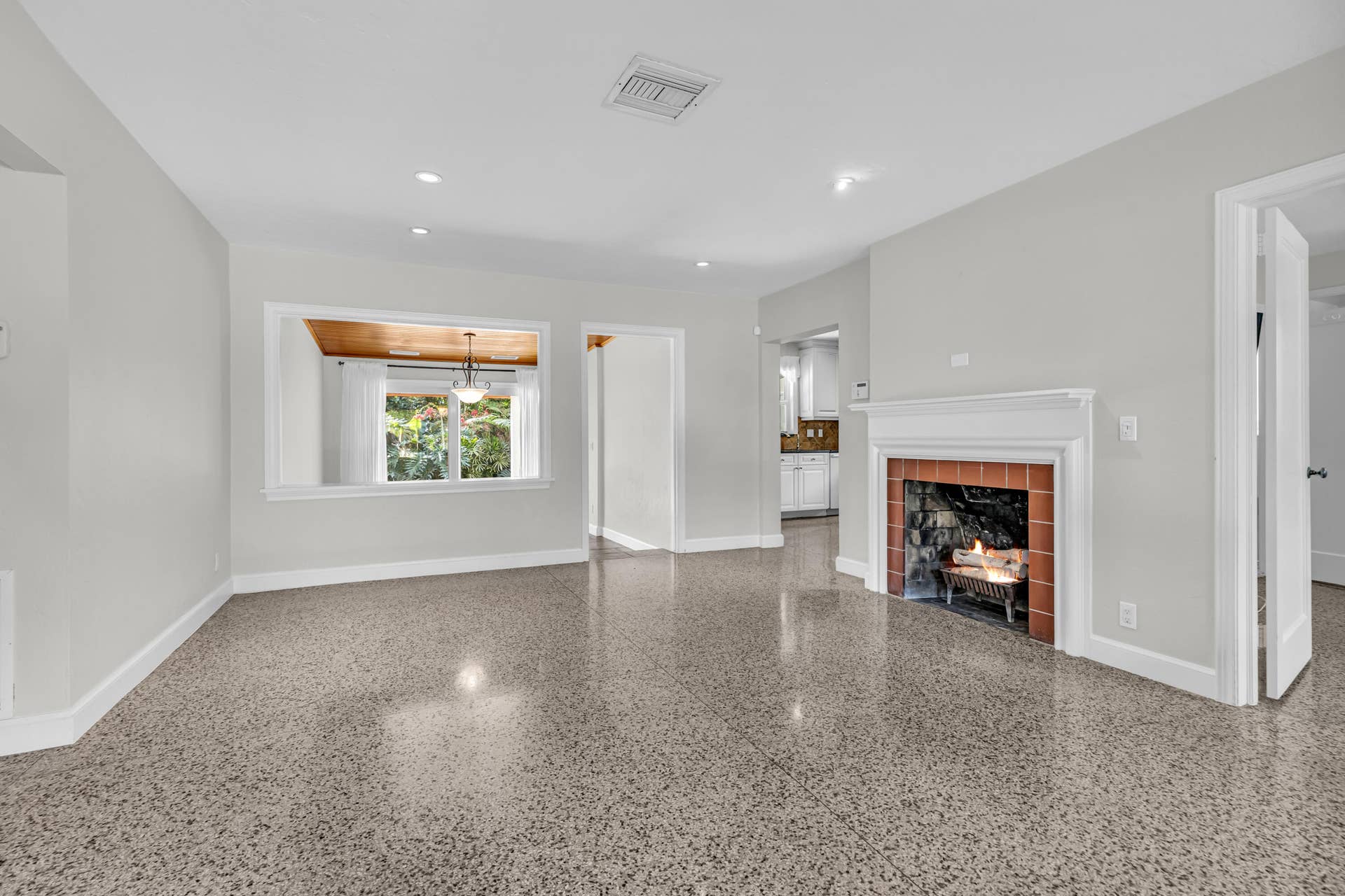 04 - Living Room