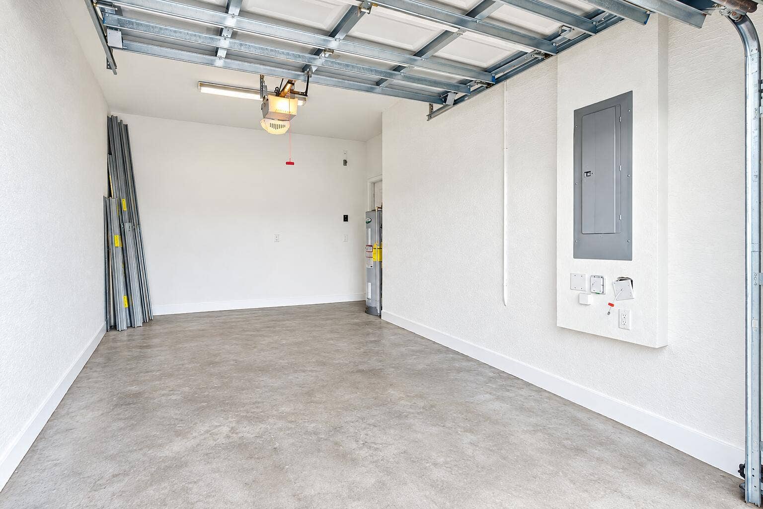 5089 Ellery Terrace, West Palm Beach, FL 33417 garage