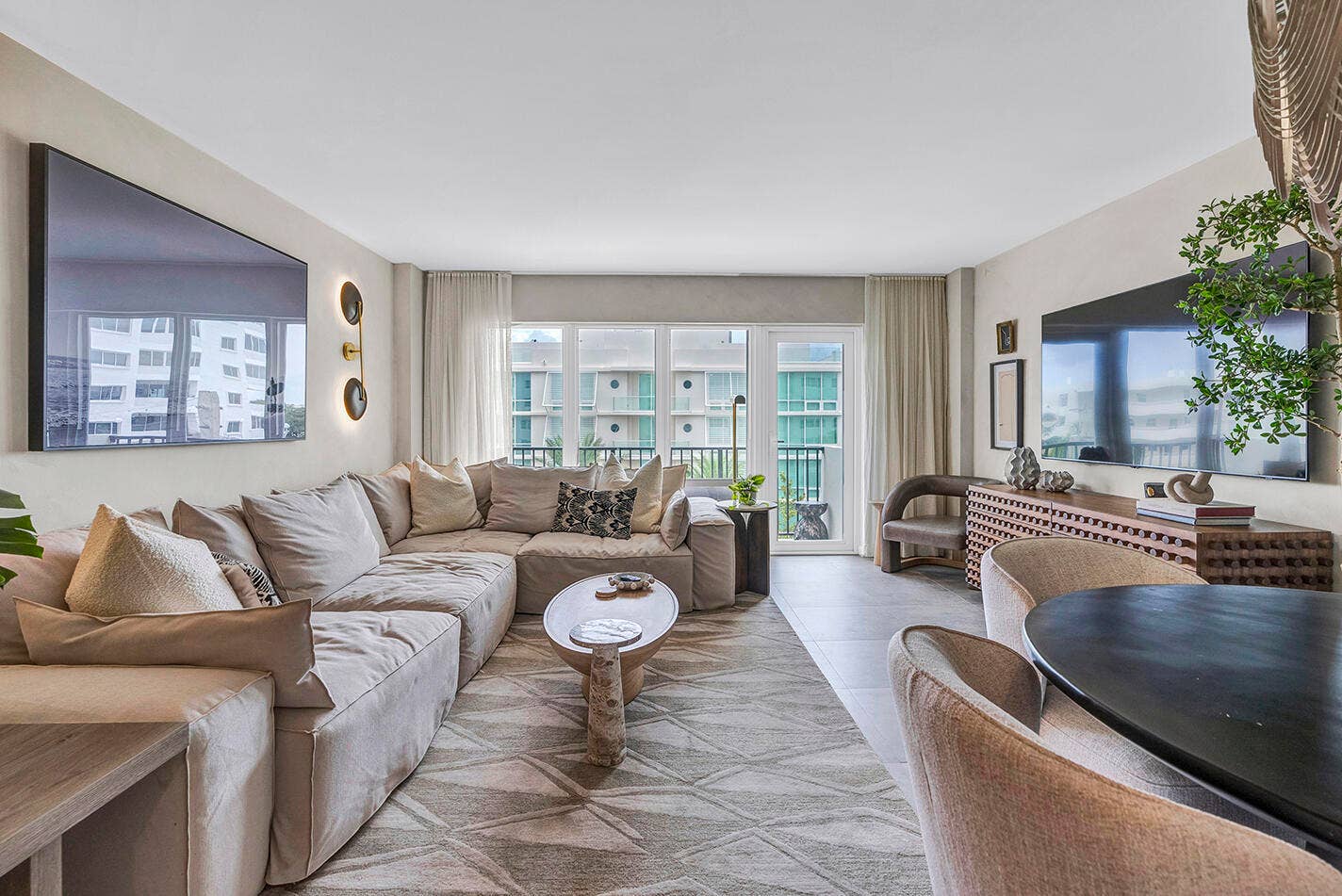 340 SUNSET Drive, #505, Fort Lauderdale, Fort Lauderdale, FL 33301 Living room