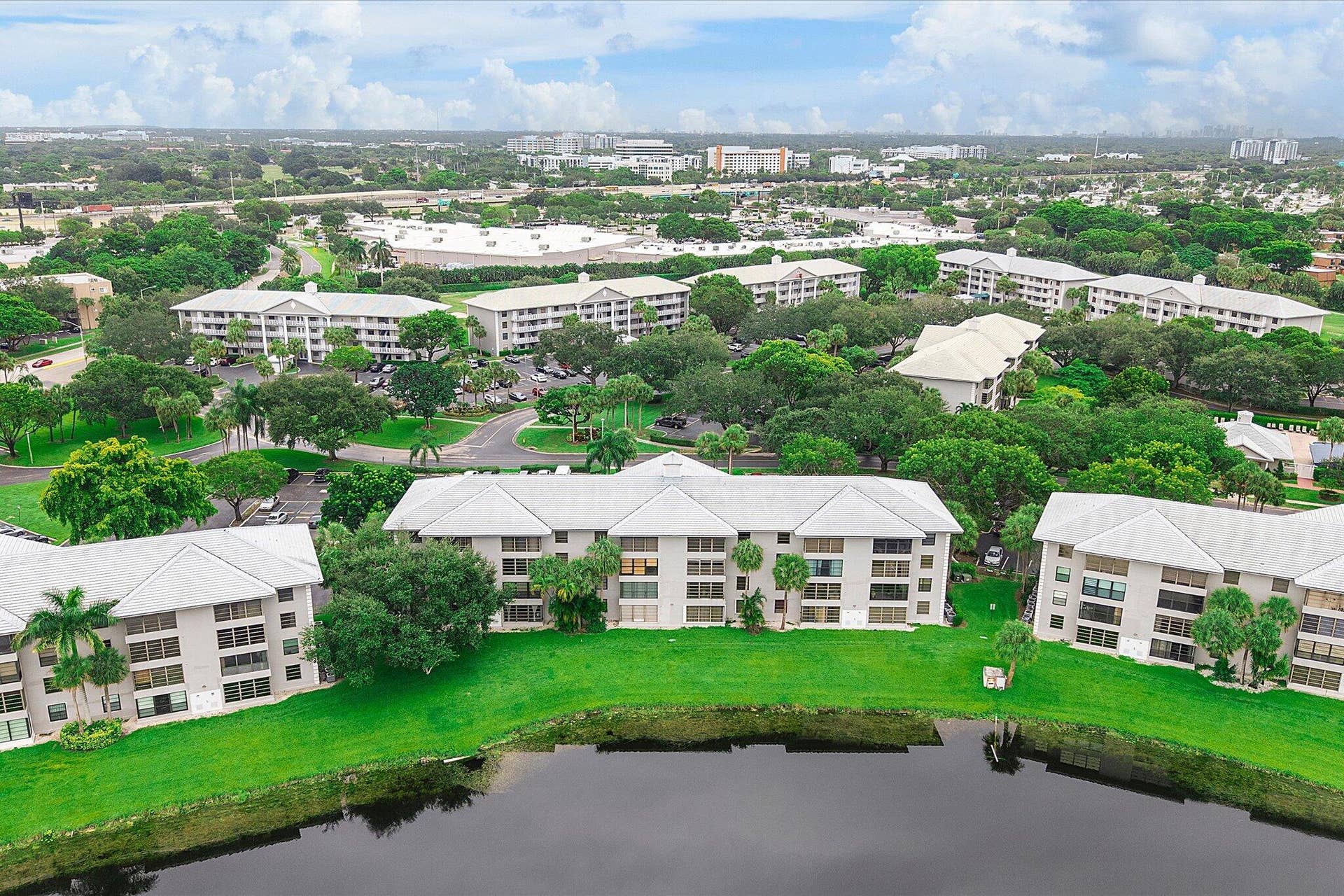 1528 WHITEHALL Drive, #306, Davie, FL 33324 05-1528 Whitehall Drive_005