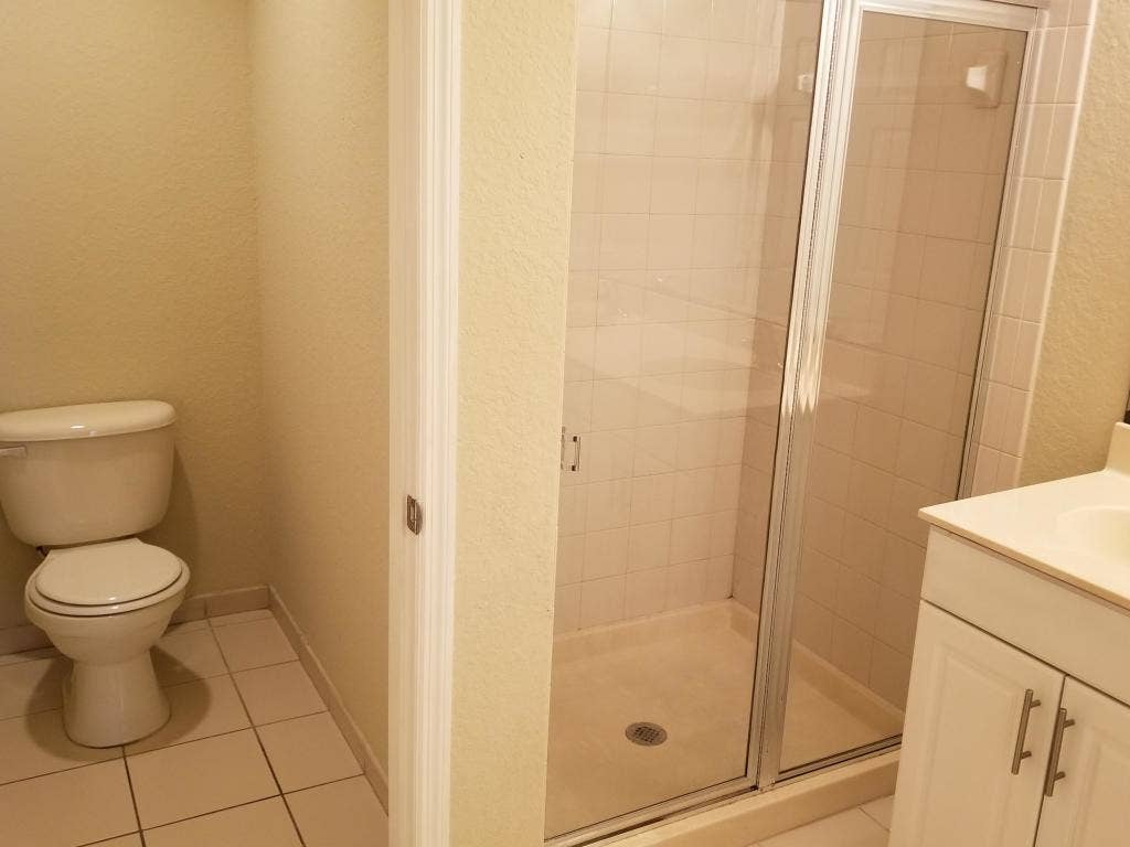 984 LUCAYA Drive, Riviera Beach, FL 33404 Master bath 2