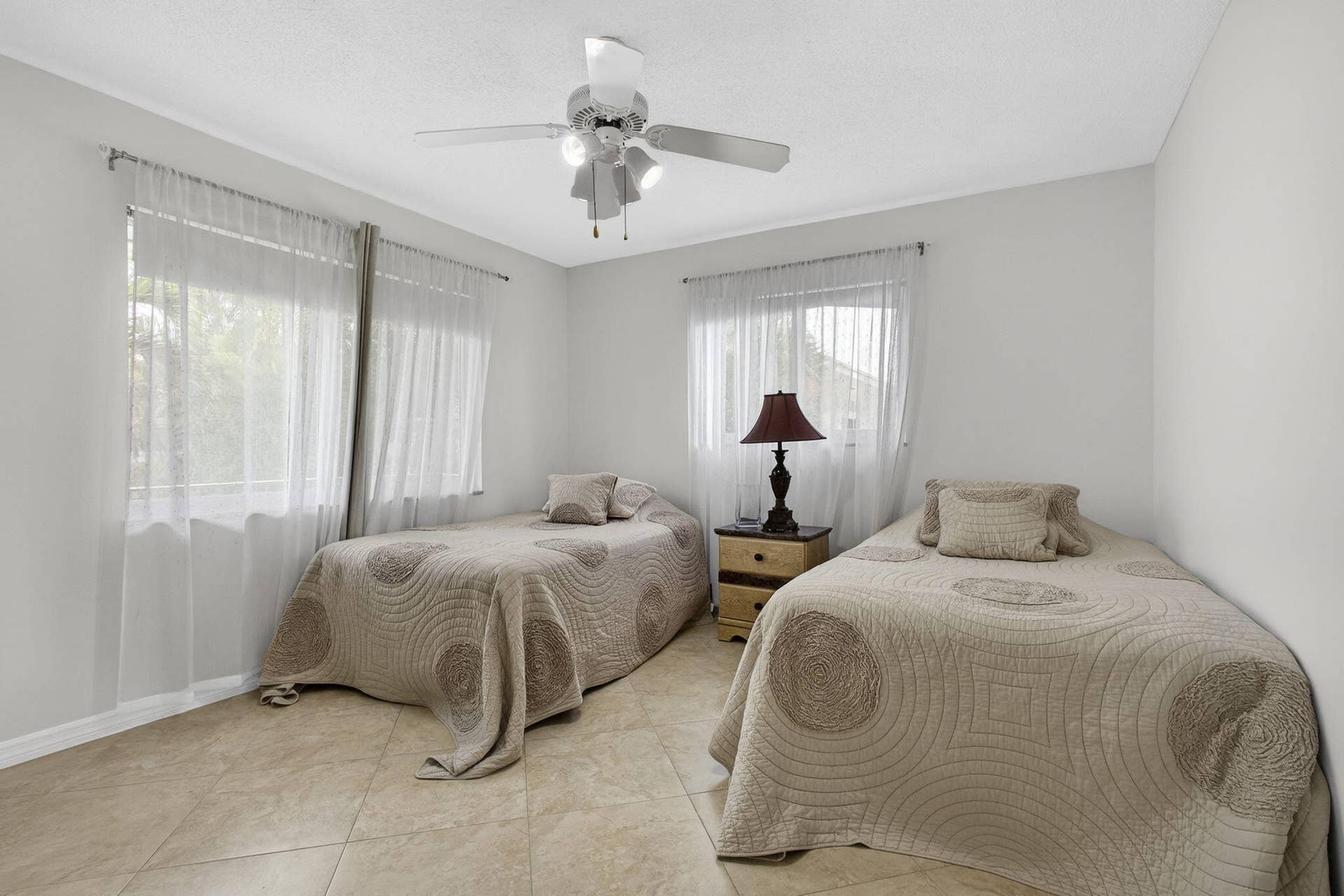 59 PLYMOUTH G, West Palm Beach, FL 33417 guest bed