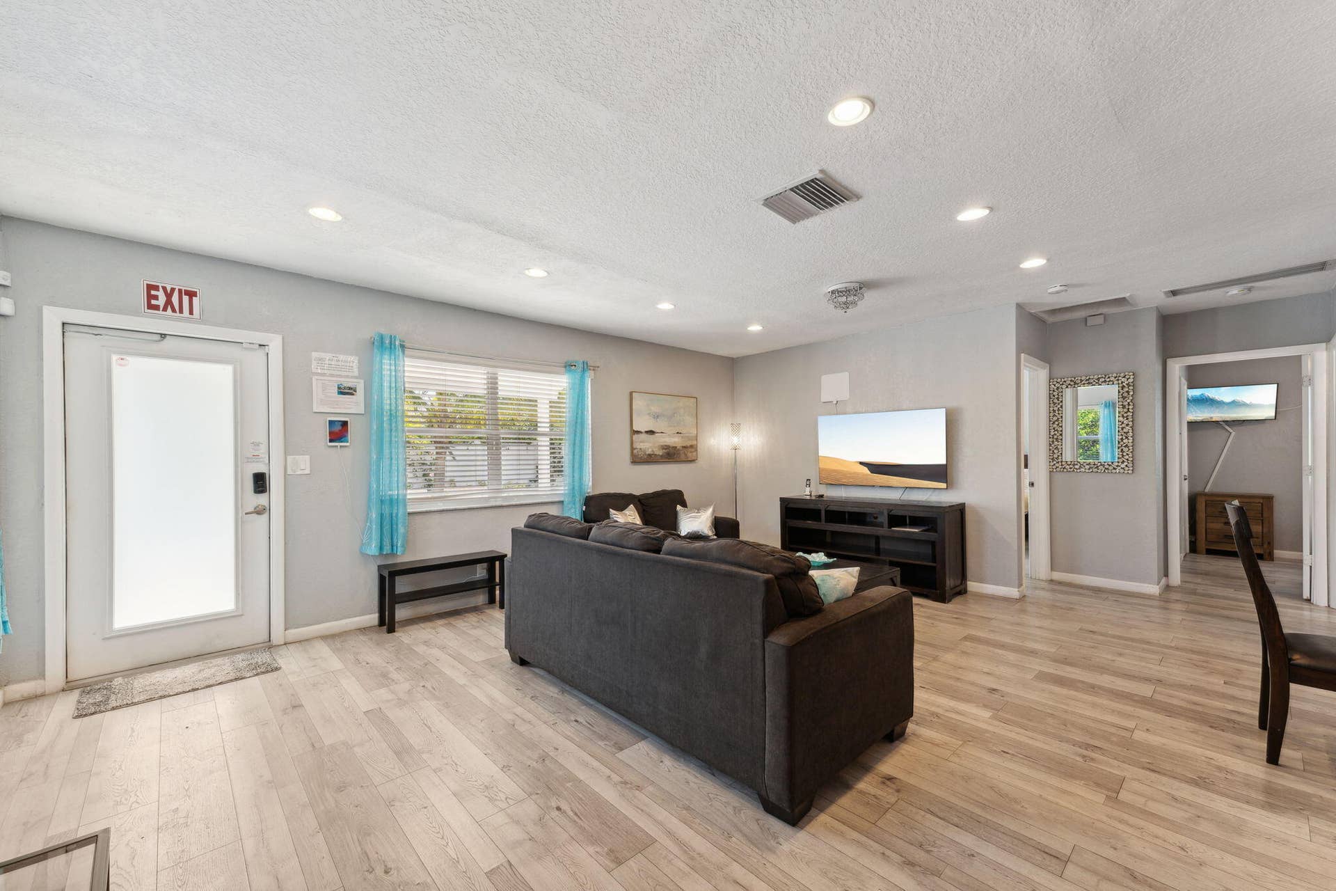 1631 N Andrews Square, Fort Lauderdale, FL 33311 15-web-or-mls-DSC04877