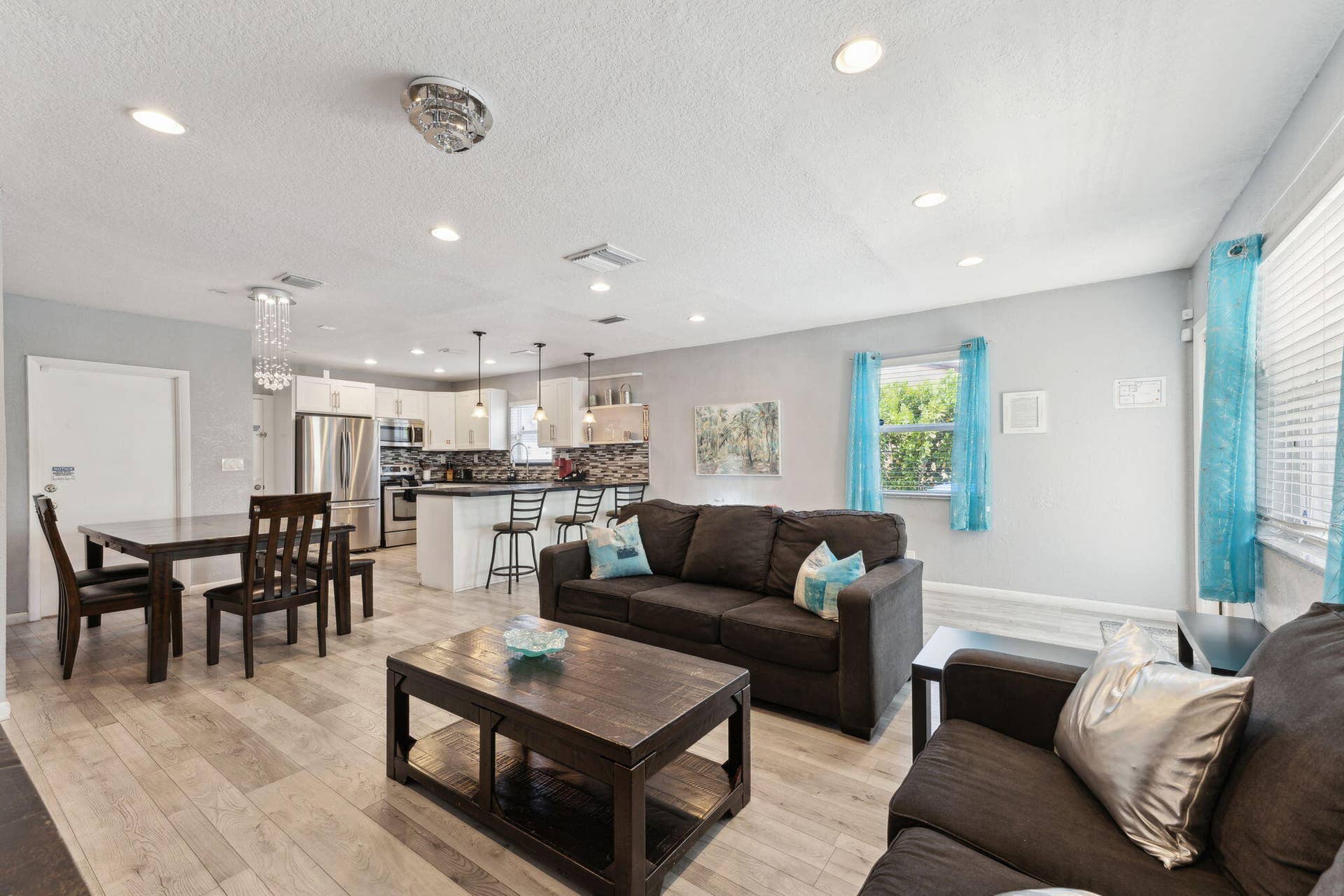 1631 N Andrews Square, Fort Lauderdale, FL 33311 17-web-or-mls-DSC04888