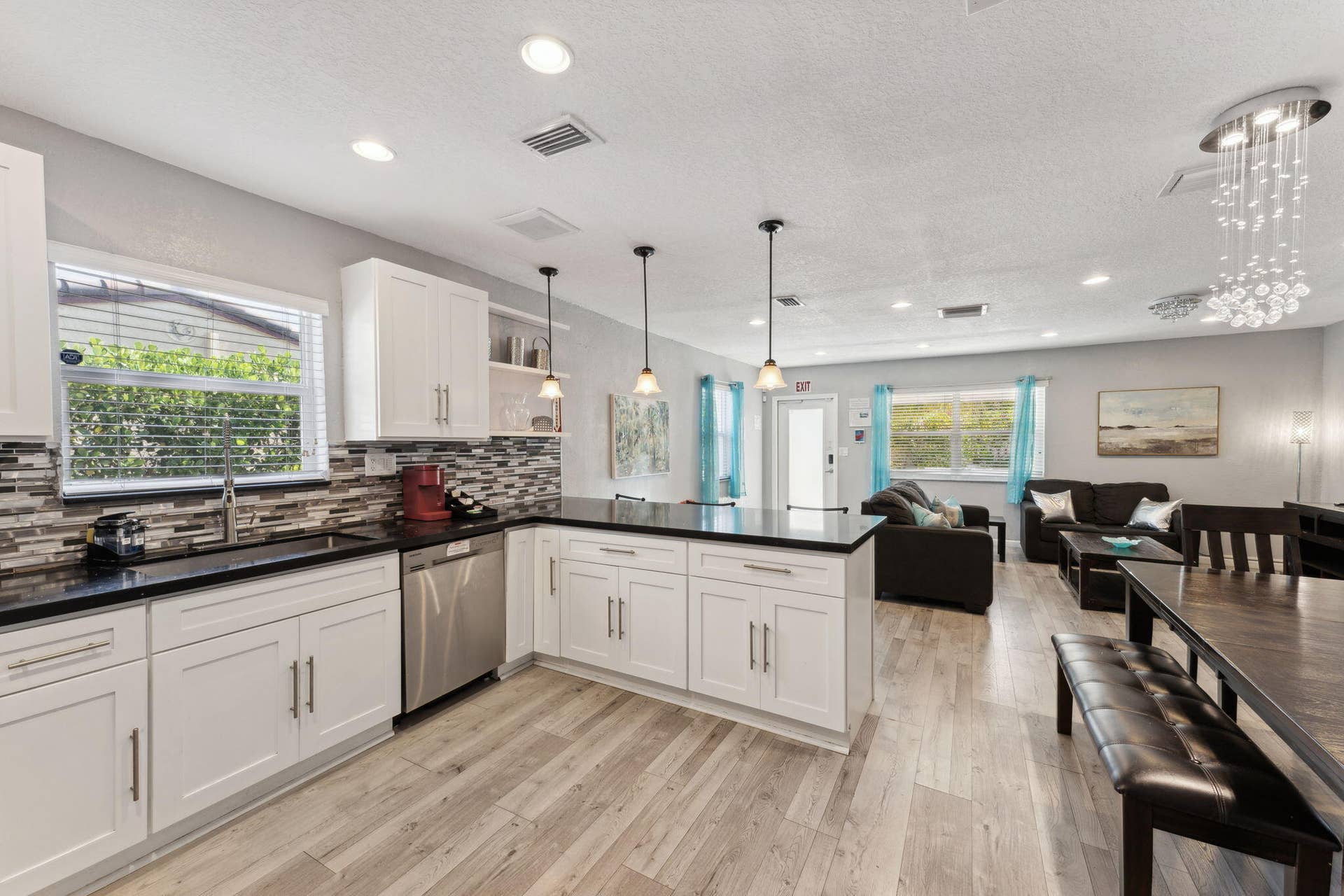 1631 N Andrews Square, Fort Lauderdale, FL 33311 21-web-or-mls-DSC04912