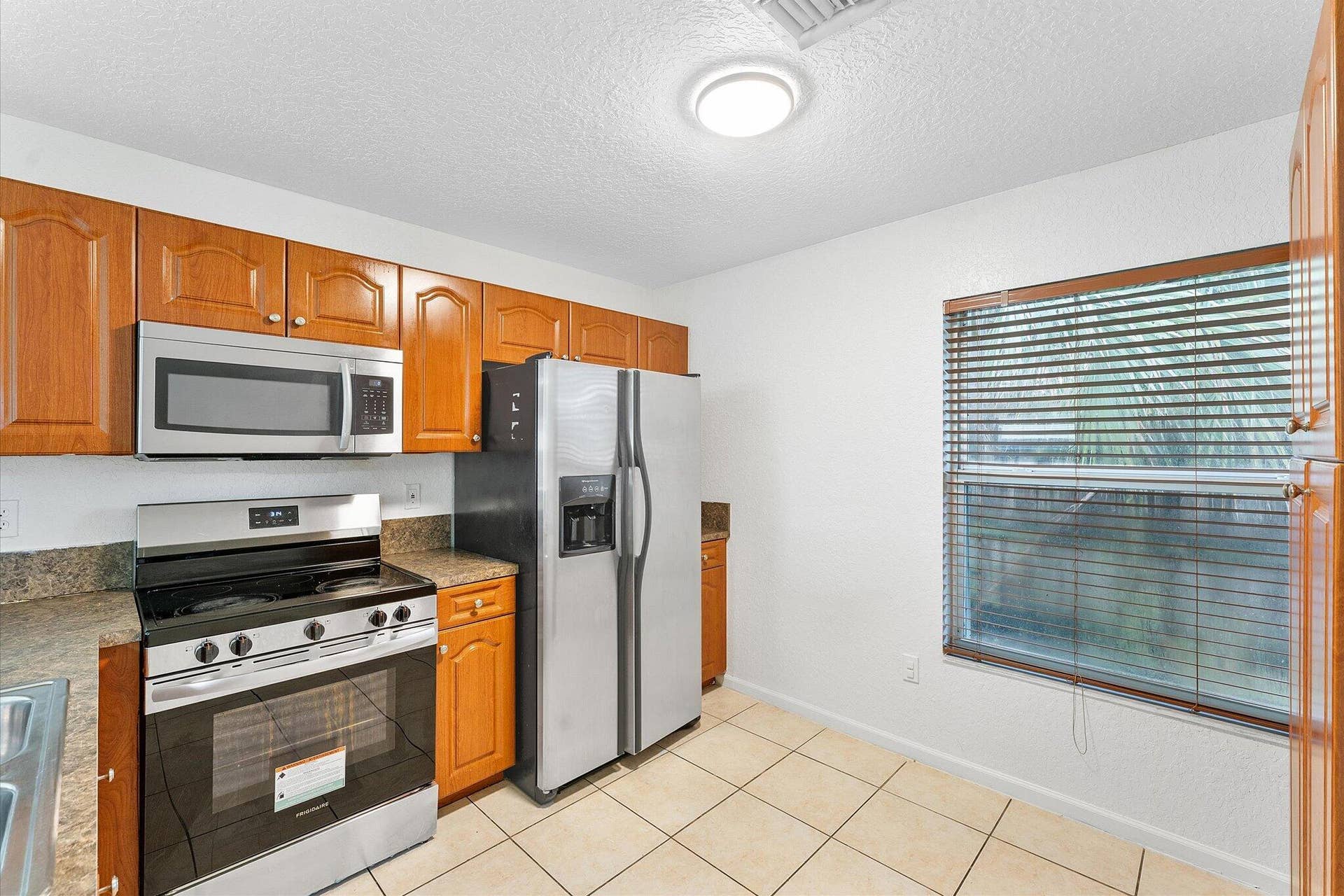 2212 NW 9TH Court, Fort Lauderdale, FL 33311 07-2212 NW 9th Ct_007