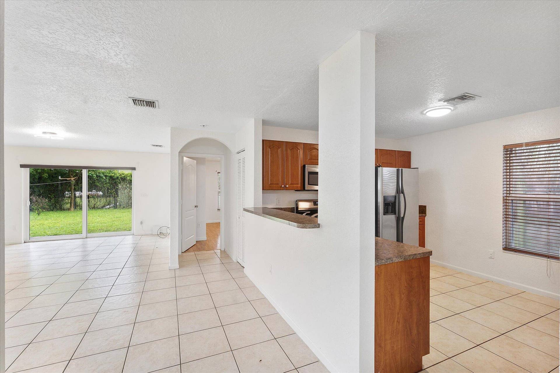 2212 NW 9TH Court, Fort Lauderdale, FL 33311 10-2212 NW 9th Ct_010