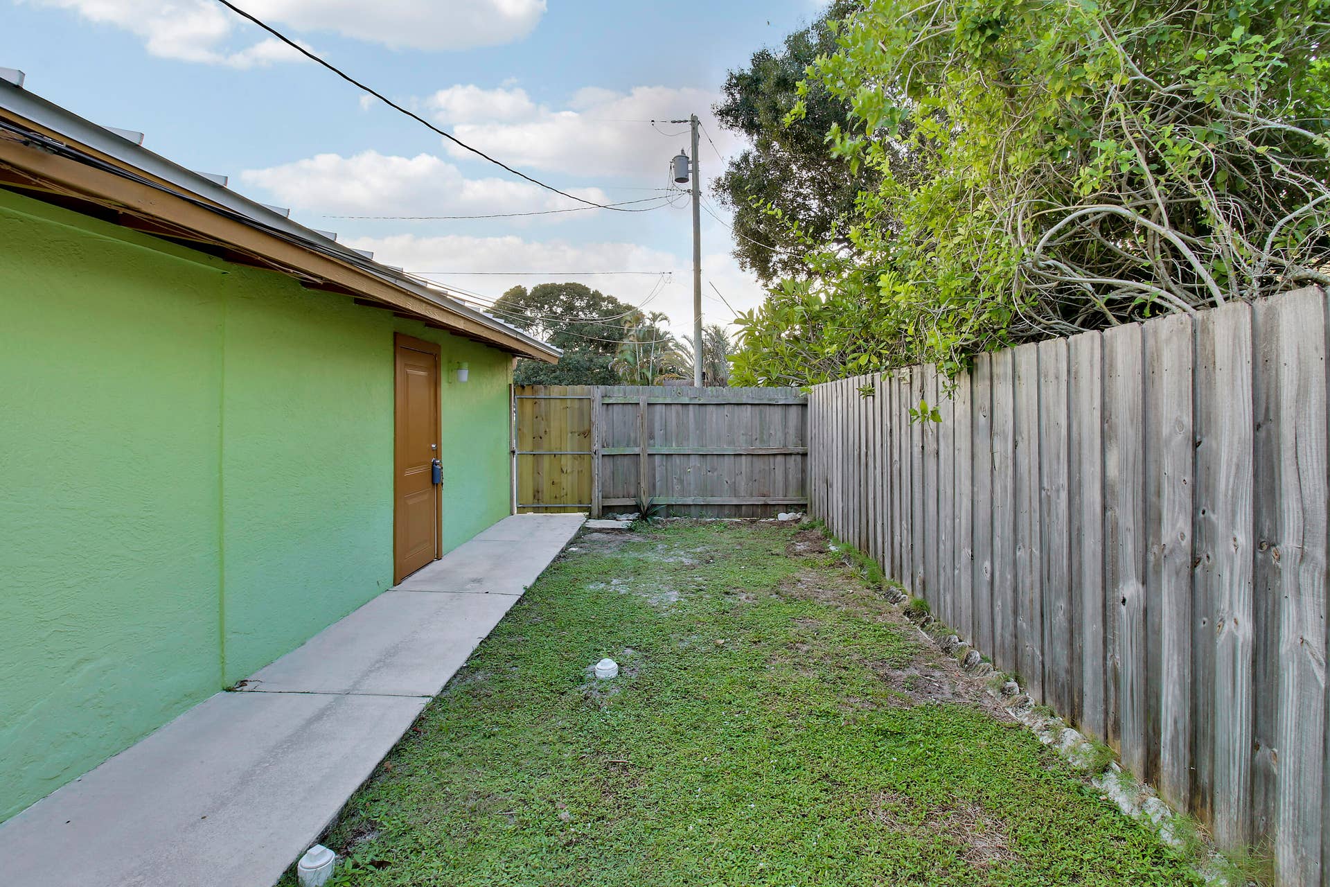 1225 MOHAWK Street, Jupiter, FL 33458 Westside yard