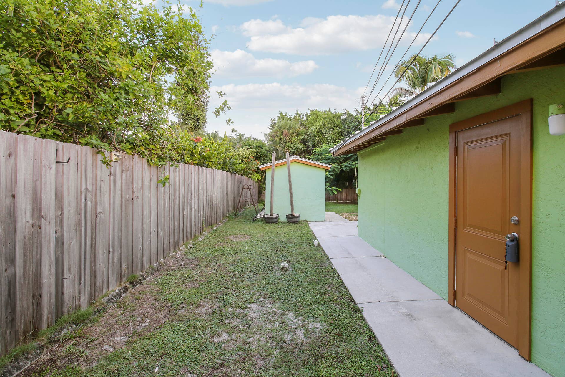 1225 MOHAWK Street, Jupiter, FL 33458 Westside yard