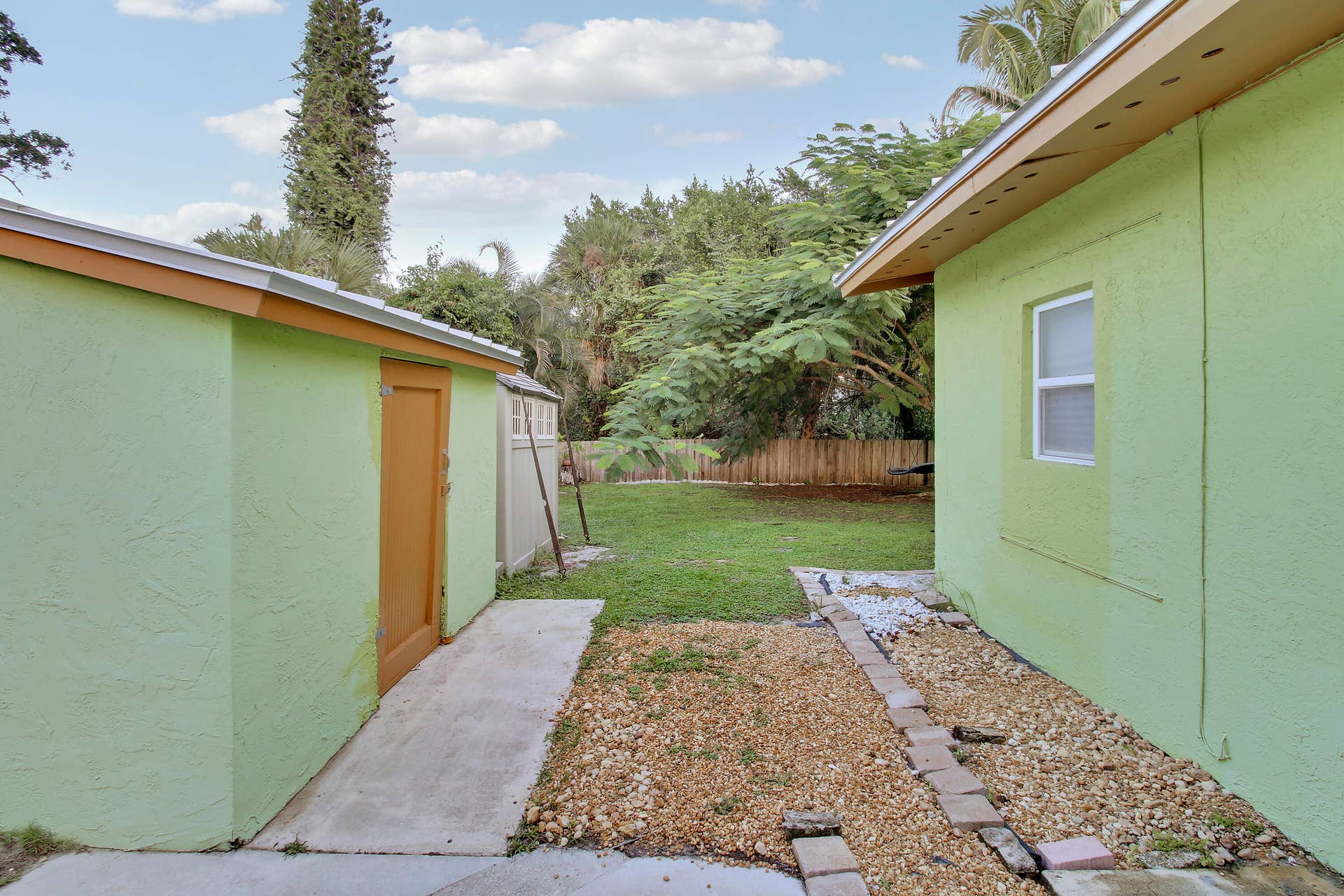 1225 MOHAWK Street, Jupiter, FL 33458 Westaside yardb with shed