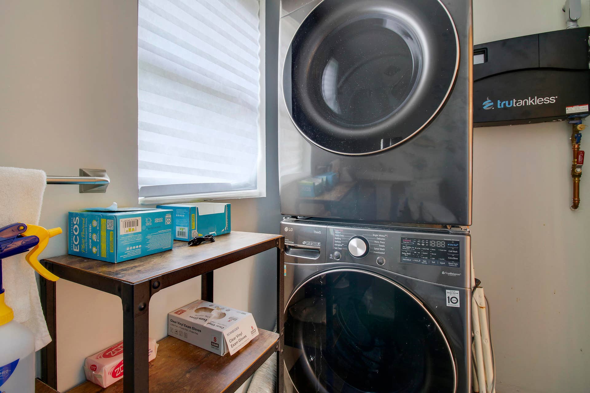 1225 MOHAWK Street, Jupiter, FL 33458 Half Bath and Laundry Room