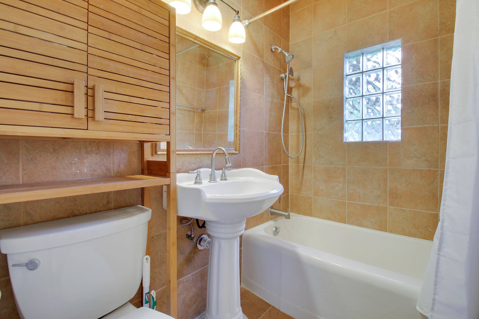 1225 MOHAWK Street, Jupiter, FL 33458 Full Bath