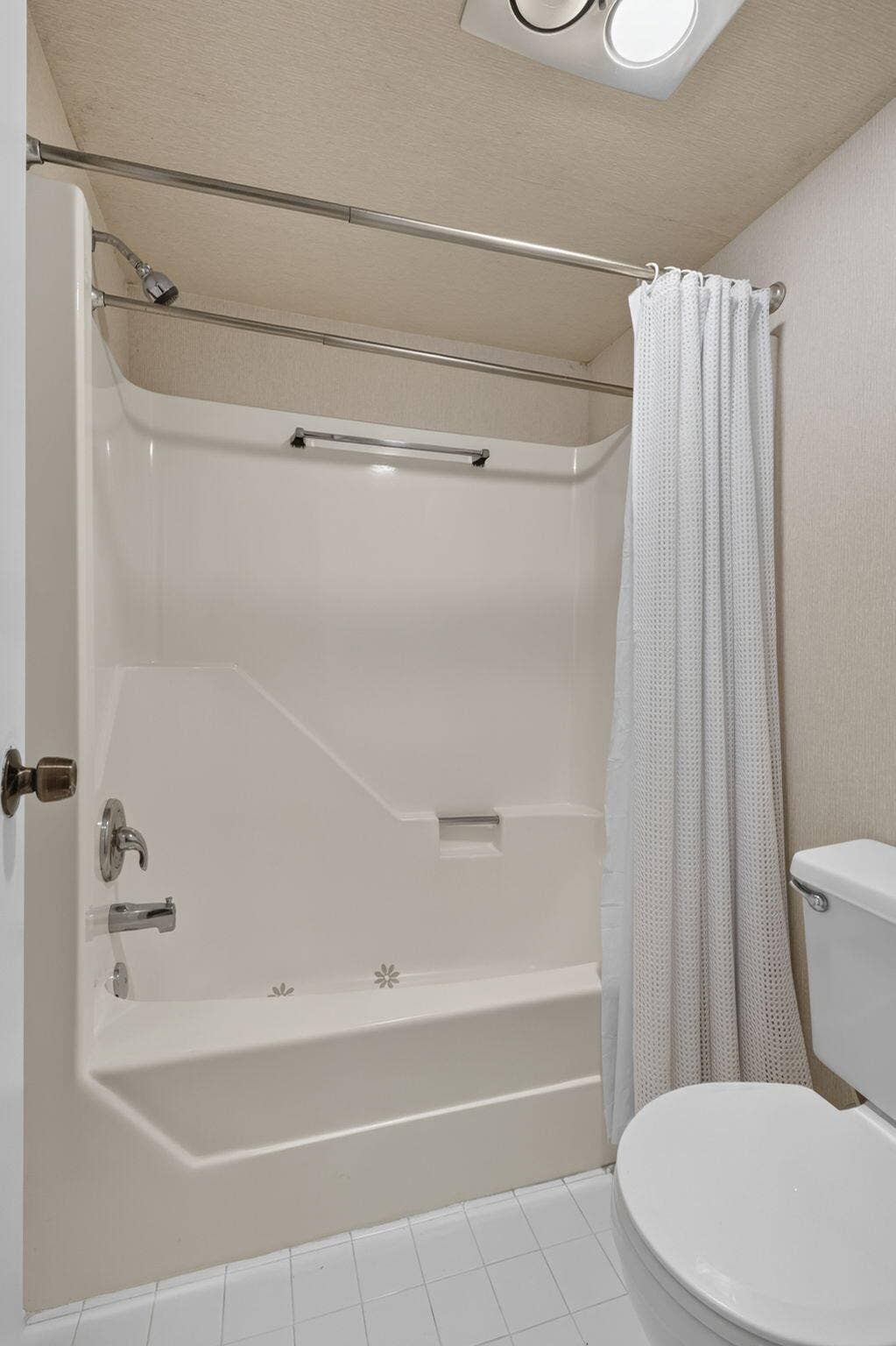 190 Lake Dora Drive, #190, West Palm Beach, FL 33411 23-web-or-mls-BS1A0027