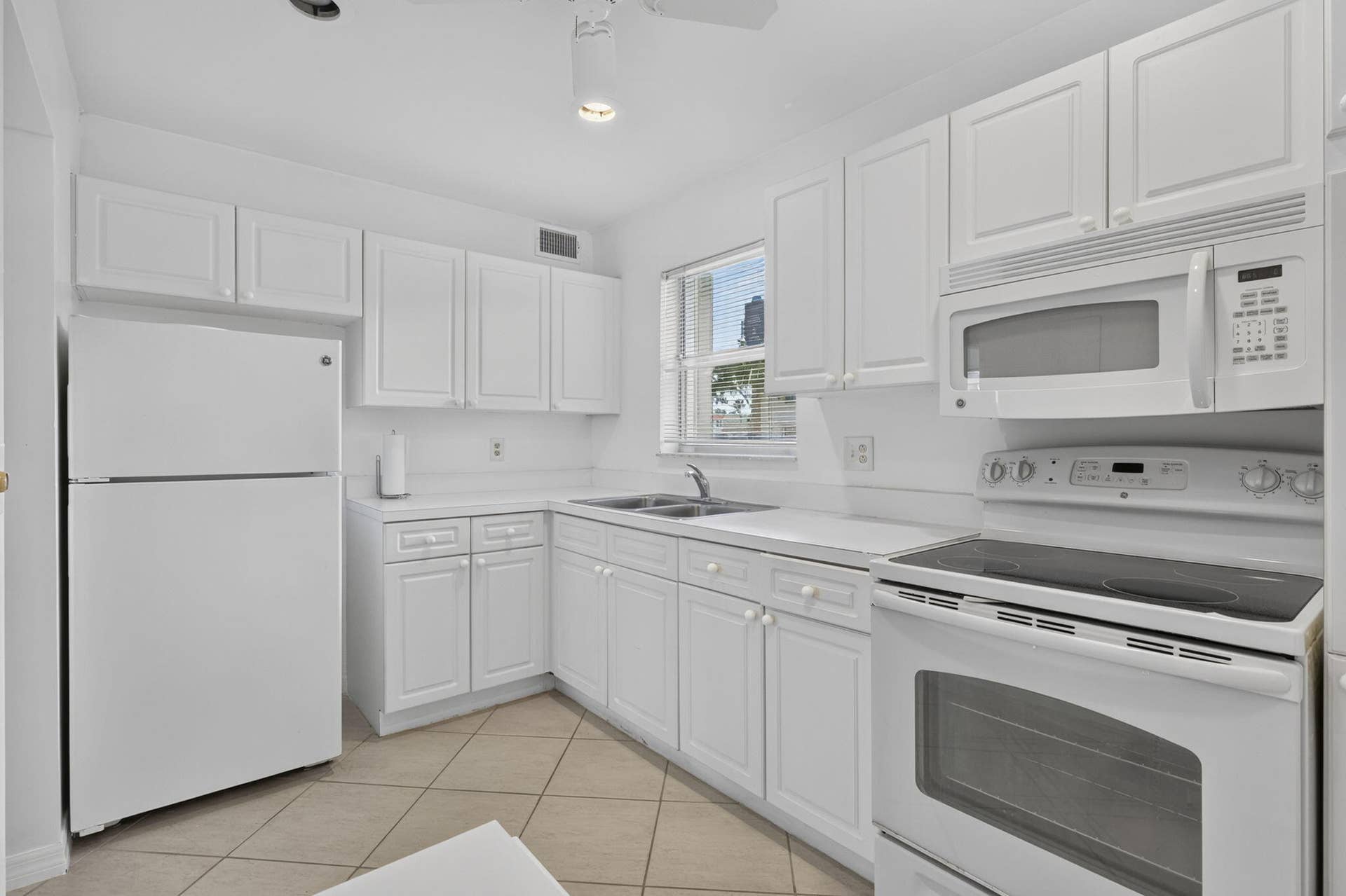 190 Lake Dora Drive, #190, West Palm Beach, FL 33411 17-web-or-mls-BS1A0121