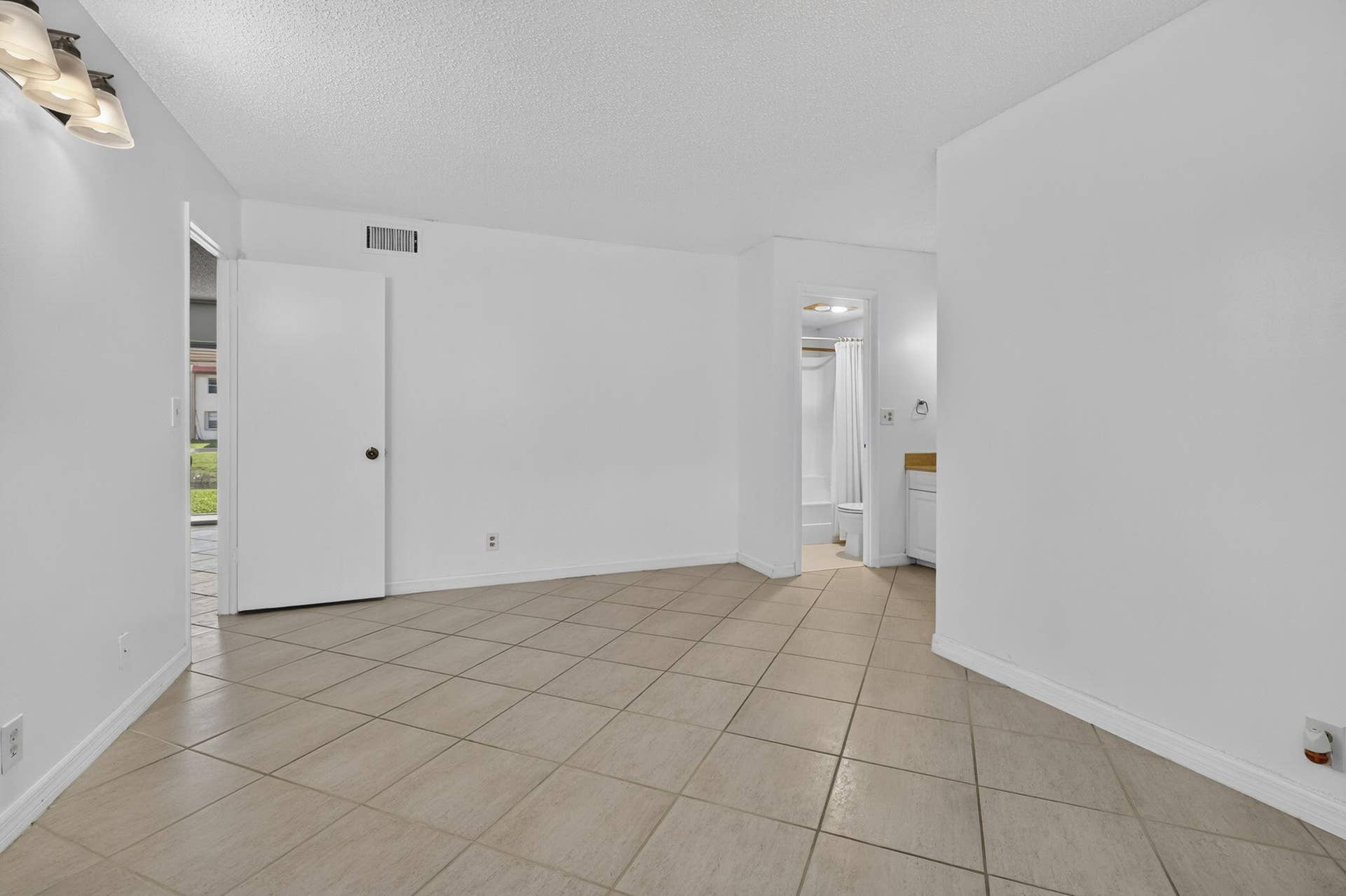 190 Lake Dora Drive, #190, West Palm Beach, FL 33411 20-web-or-mls-BS1A0006