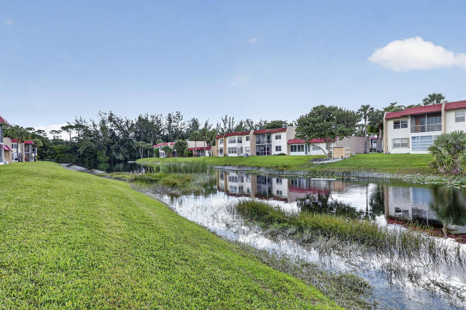 190 Lake Dora Drive, #190, West Palm Beach, FL 33411 40-web-or-mls-BS1A0181