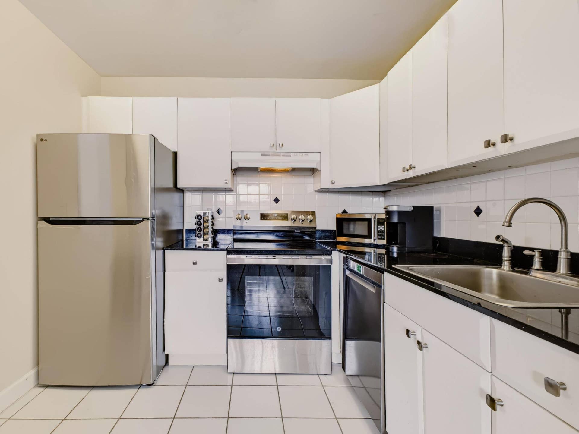 146 TUSCANY B, Delray Beach, FL 33446 Kitchen