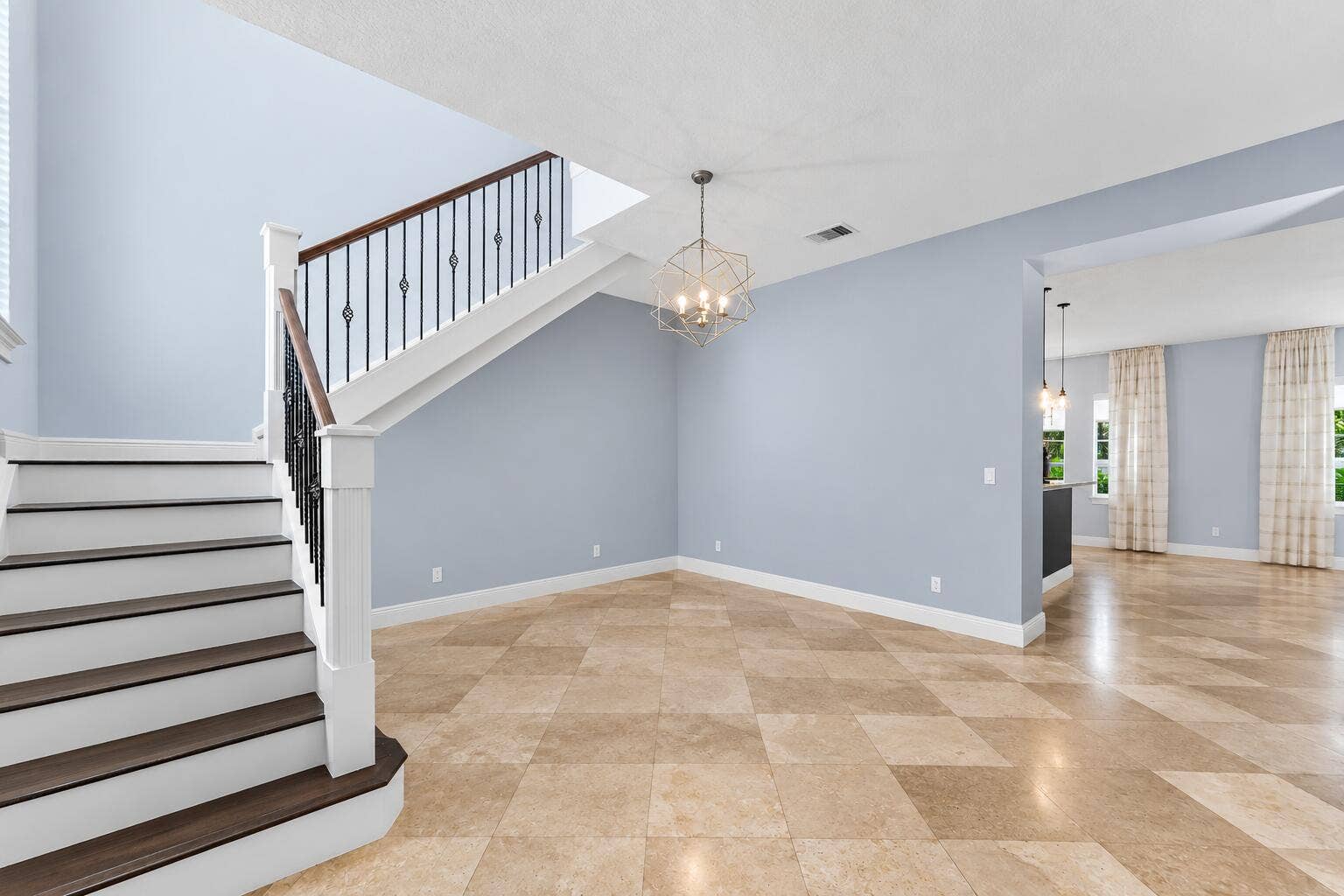 115 VIA POINCIANA Lane, Boca Raton, FL 33487 Airy Modern Foyer with Geometric Chandelier