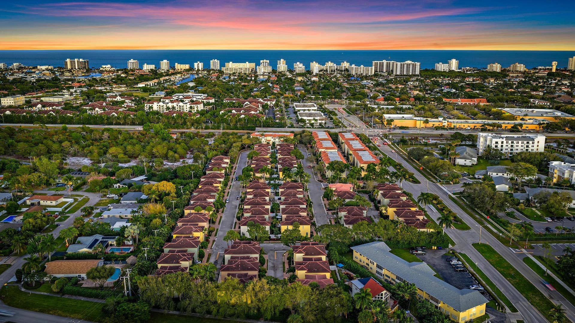 115 VIA POINCIANA Lane, Boca Raton, FL 33487 Small luxurious community in East Boca Raton