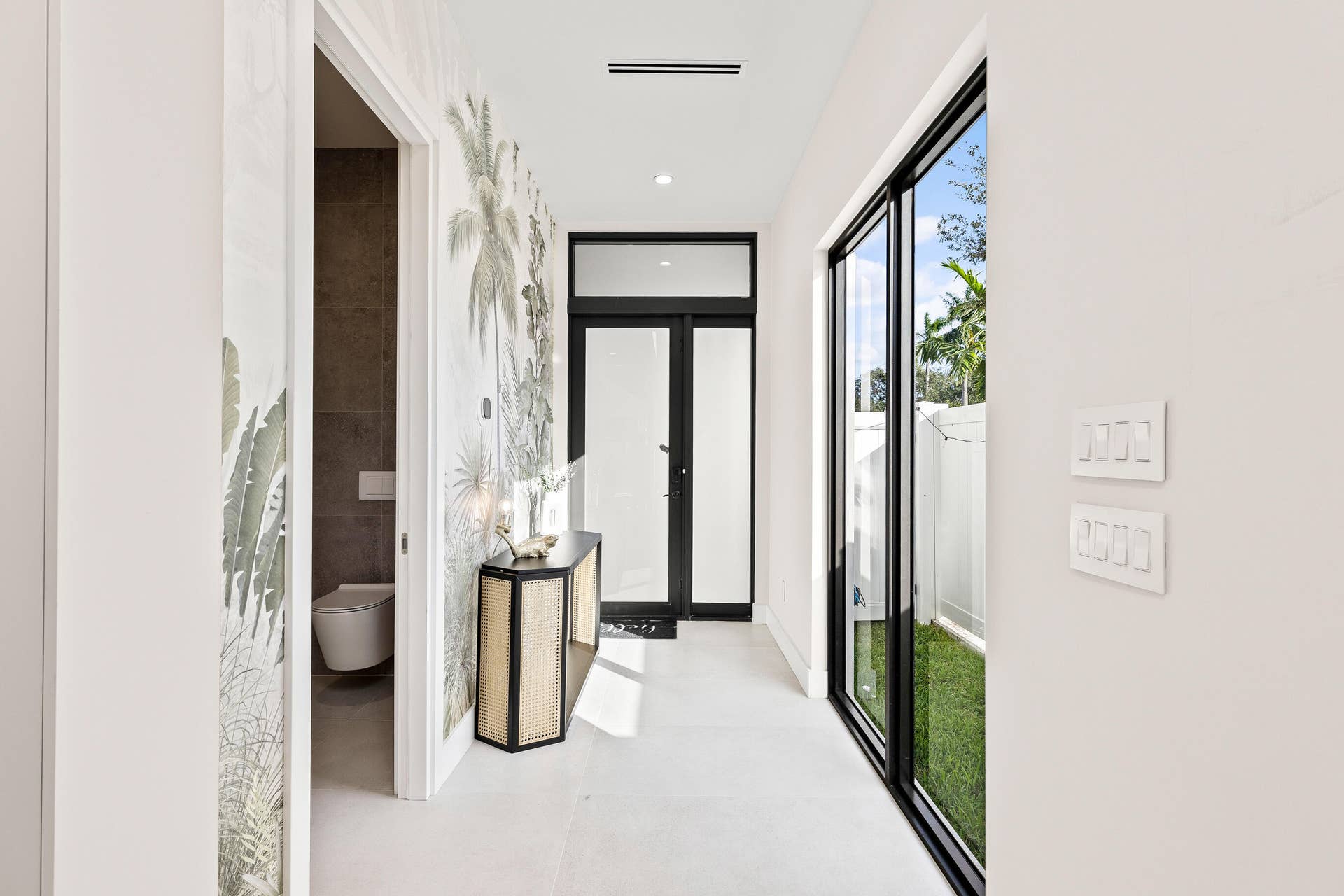 1209 NE 11th Avenue, Fort Lauderdale, FL 33304 20241222-20241222-CW5A1922