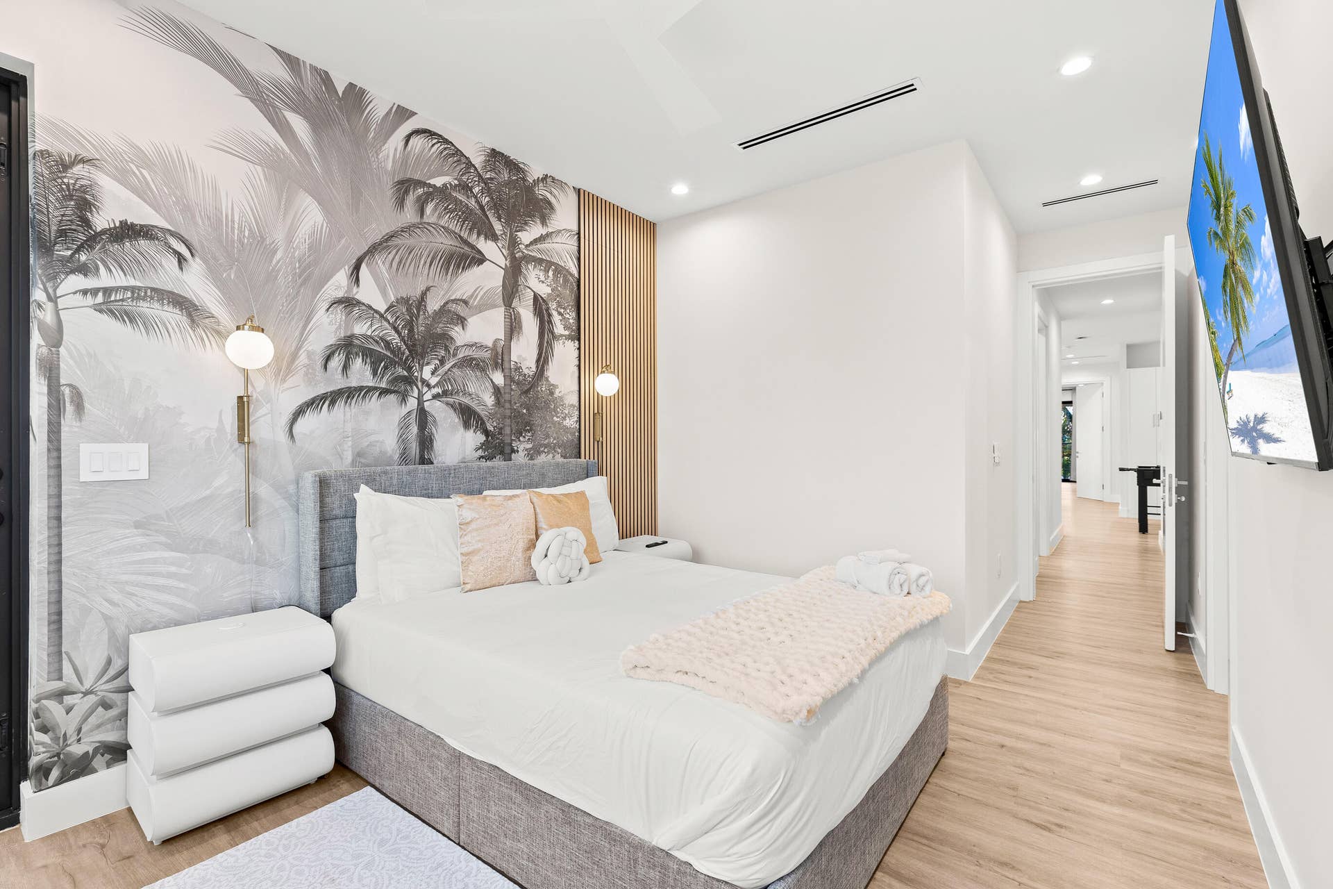 1209 NE 11th Avenue, Fort Lauderdale, FL 33304 20241221-20241221-CW5A1033