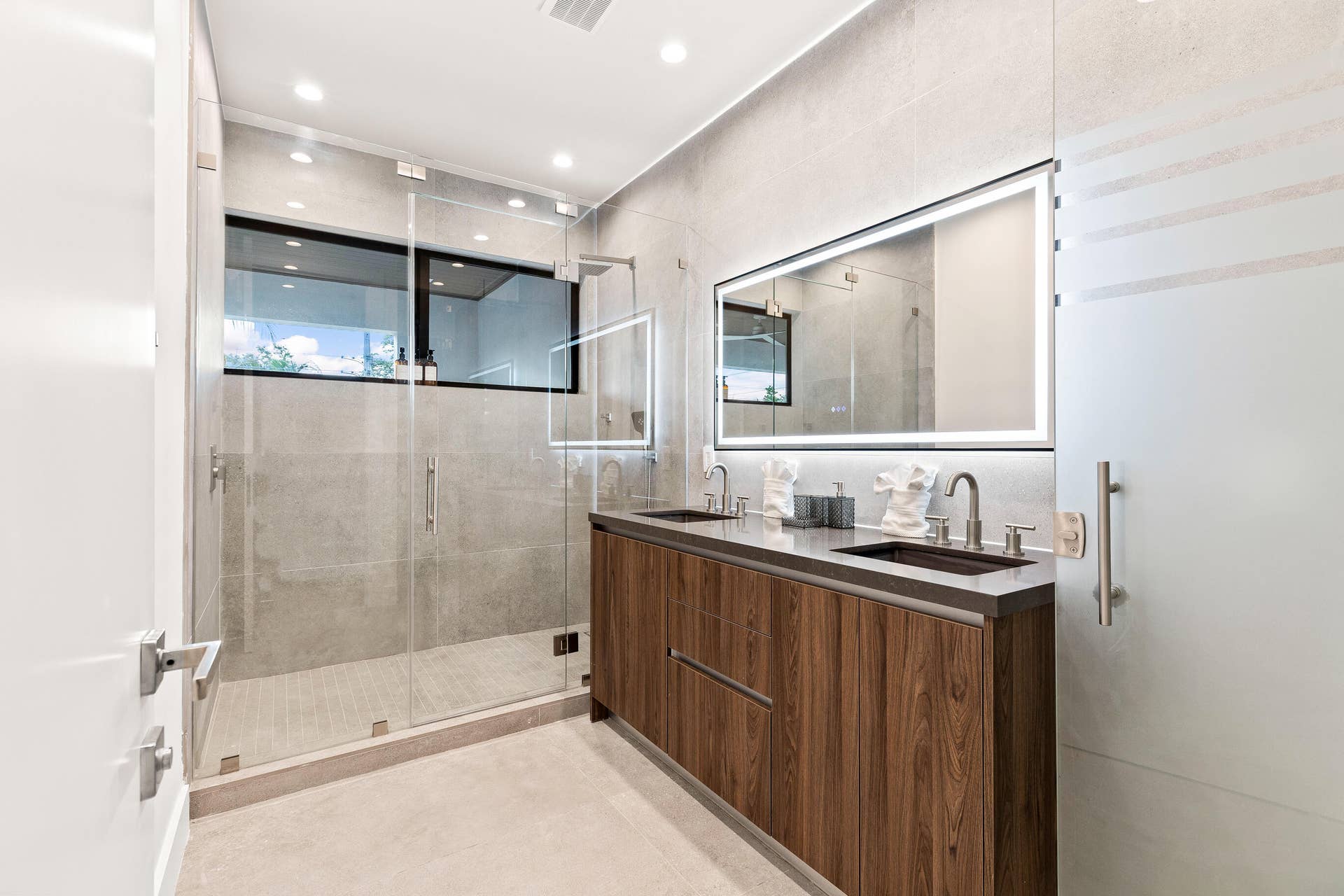 1209 NE 11th Avenue, Fort Lauderdale, FL 33304 20241221-20241221-CW5A0905
