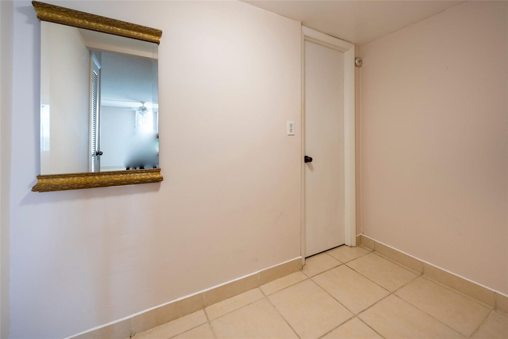1600 S OCEAN Drive, #8H, Hollywood, Hollywood, FL 33019 second door into primary bedroom