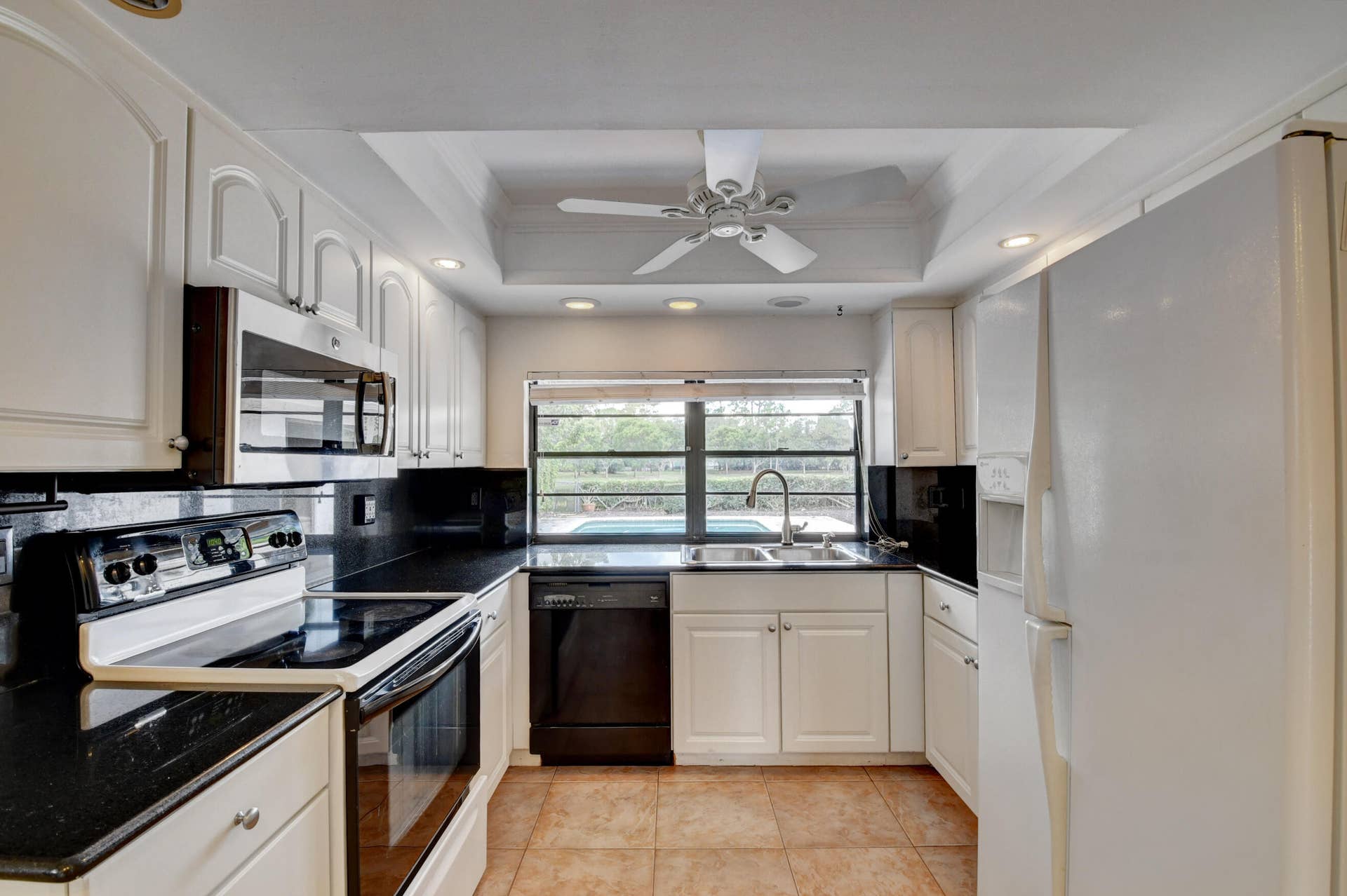 6458 Sweet Maple Lane, Boca Raton, Boca Raton, FL 33433 Bright Kitchen with lots of counterspace