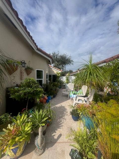 5064 SW 34TH Terrace, Hollywood, FL 33312 Side Yard