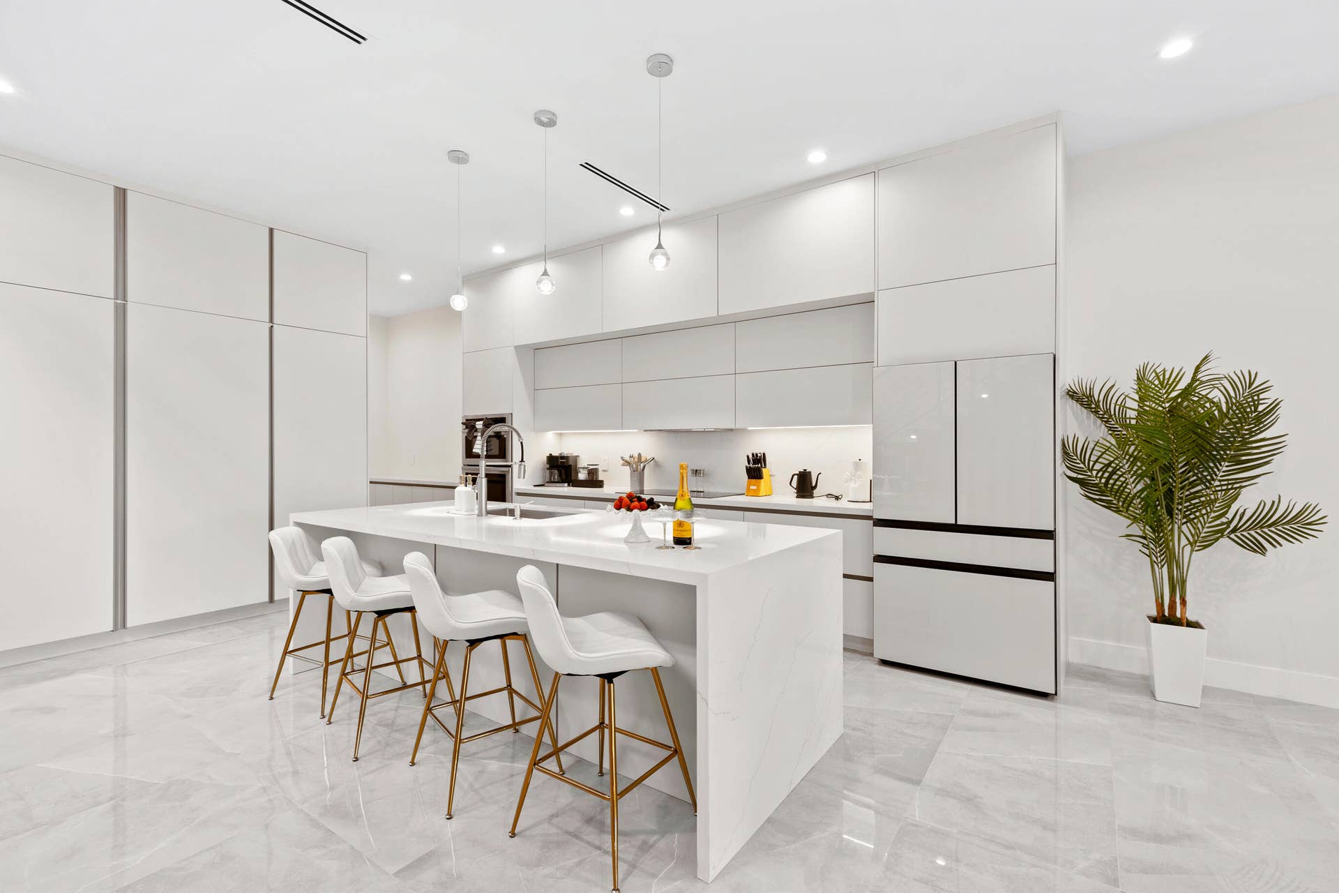 1207 NE 11th Avenue, Fort Lauderdale, FL 33304 20241222-20241222-CW5A1258
