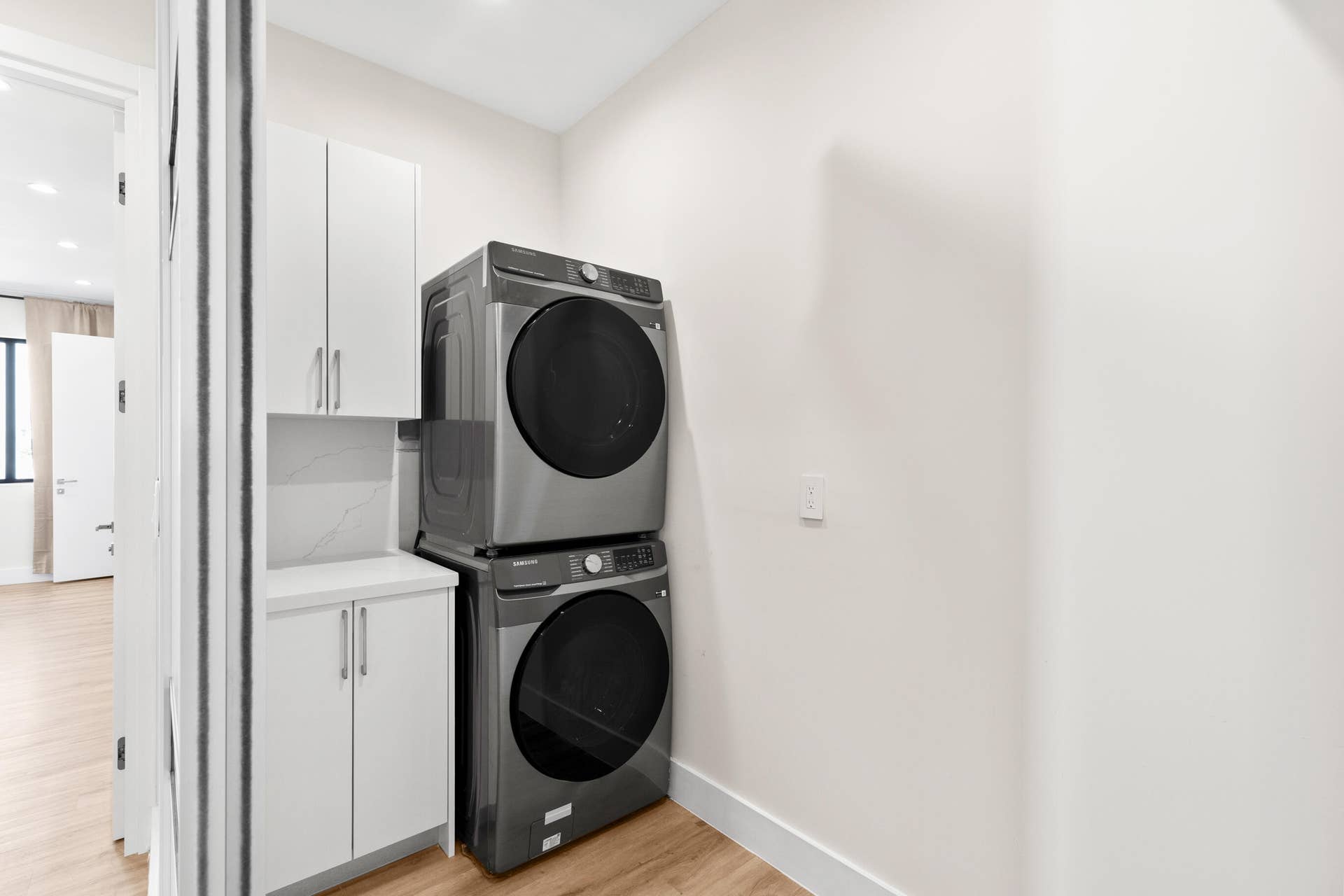 1207 NE 11th Avenue, Fort Lauderdale, FL 33304 20241222-20241222-CW5A1546
