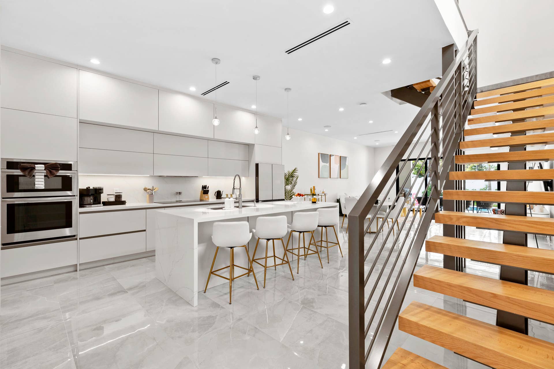 1207 NE 11th Avenue, Fort Lauderdale, FL 33304 20241222-20241222-CW5A1233