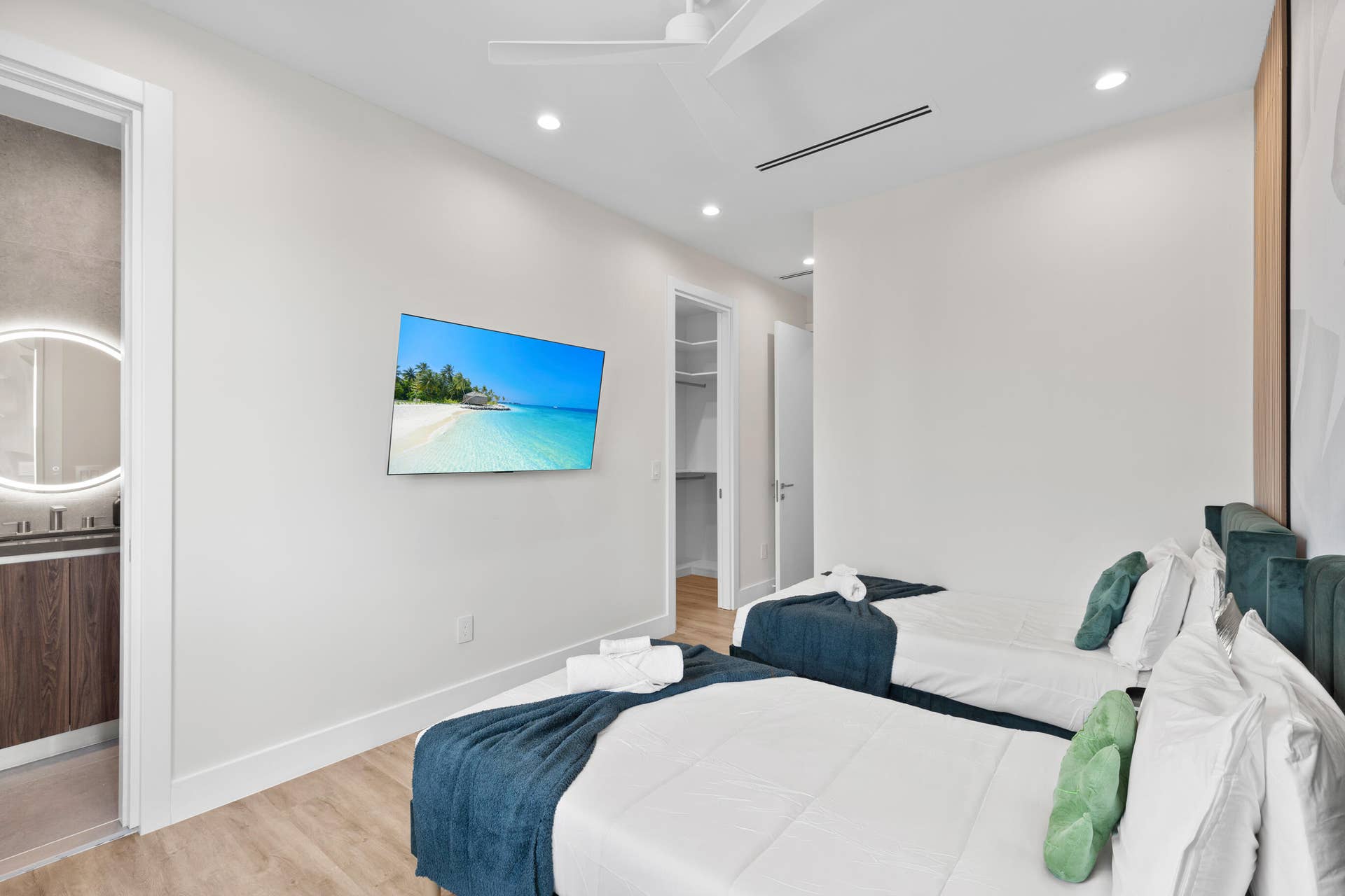1207 NE 11th Avenue, Fort Lauderdale, FL 33304 20241222-20241222-CW5A1639