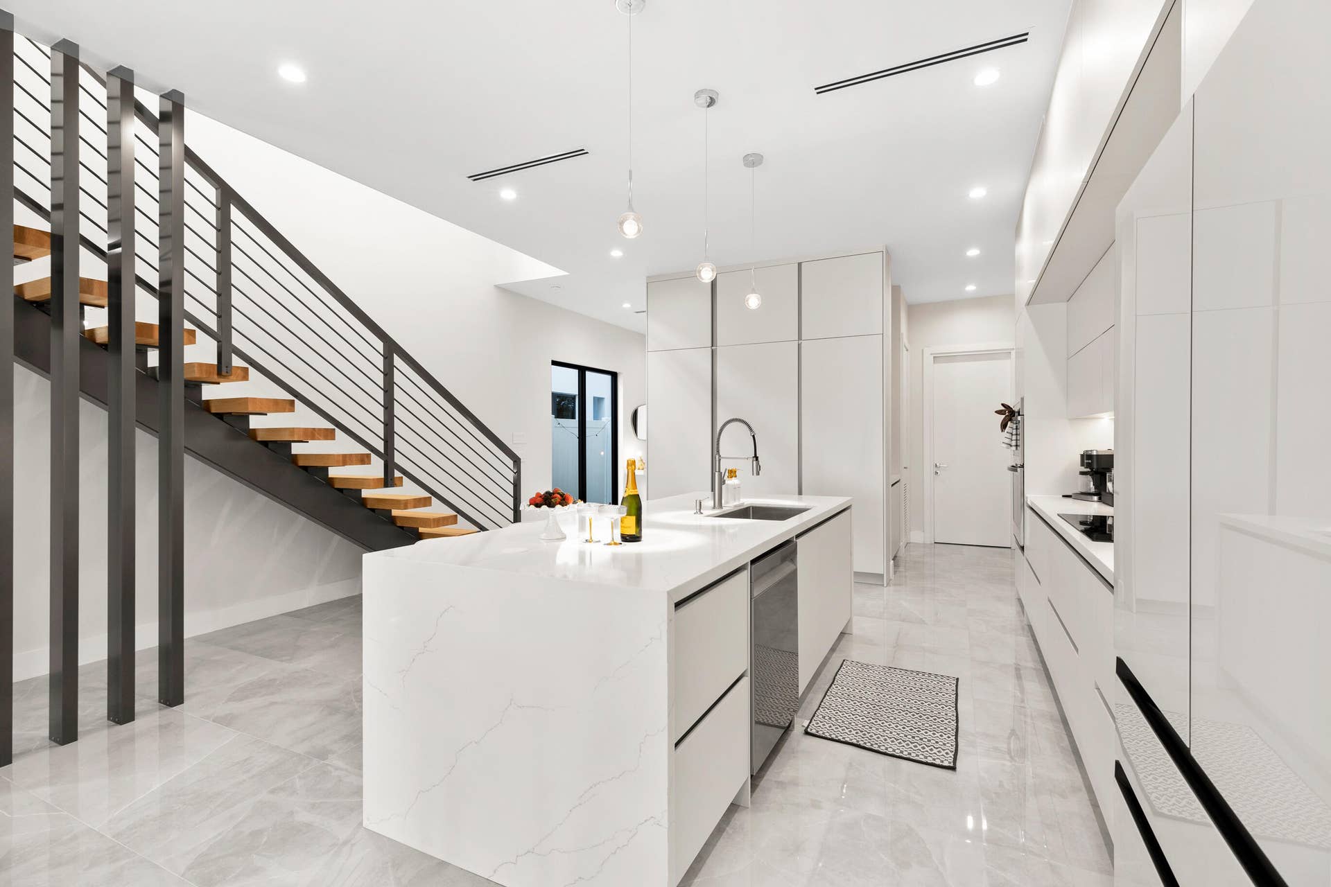 1207 NE 11th Avenue, Fort Lauderdale, FL 33304 20241222-20241222-CW5A1273