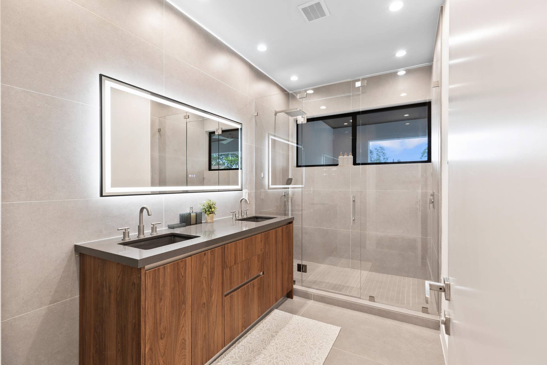 1207 NE 11th Avenue, Fort Lauderdale, FL 33304 20241222-20241222-CW5A1706
