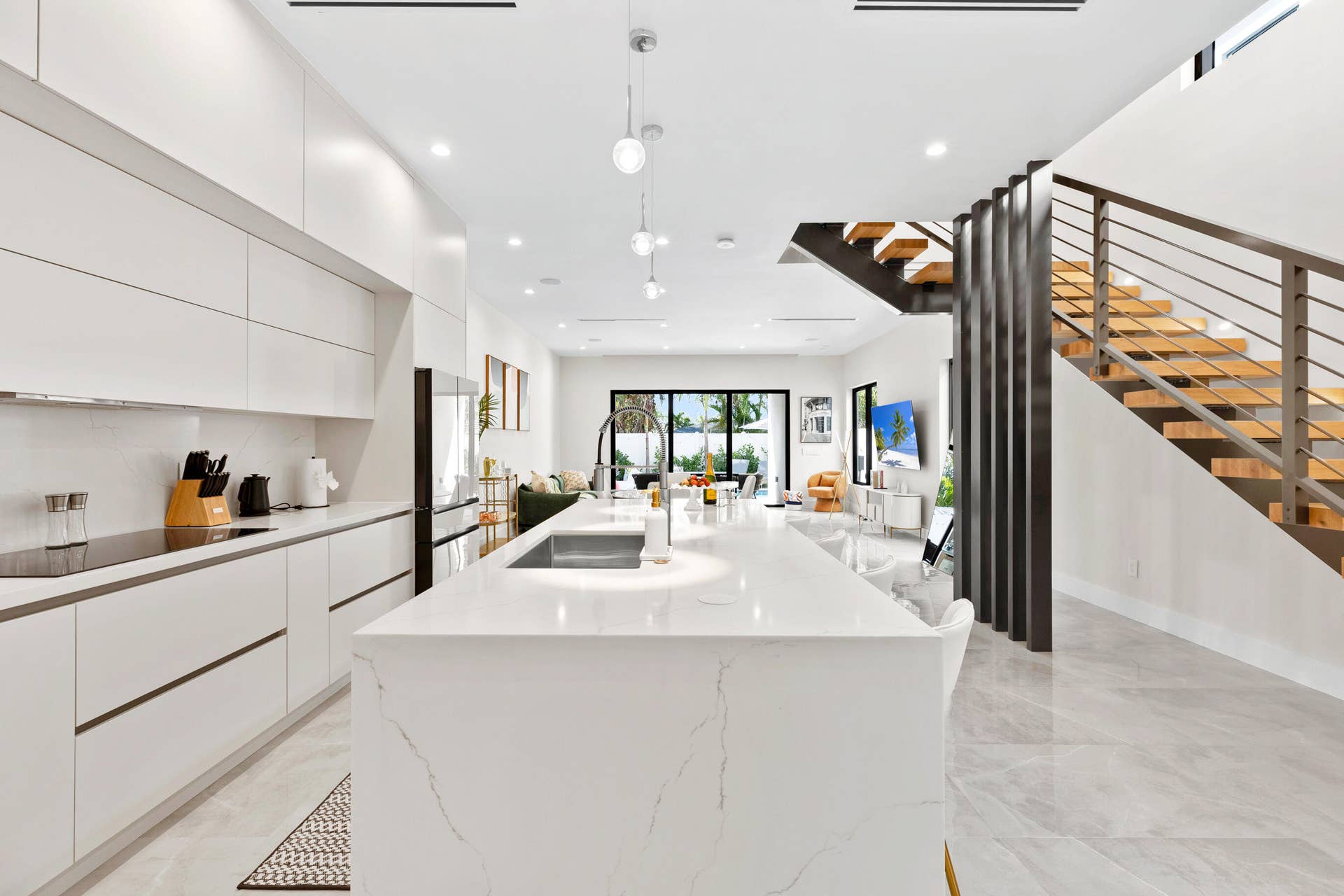 1207 NE 11th Avenue, Fort Lauderdale, FL 33304 20241222-20241222-CW5A1243