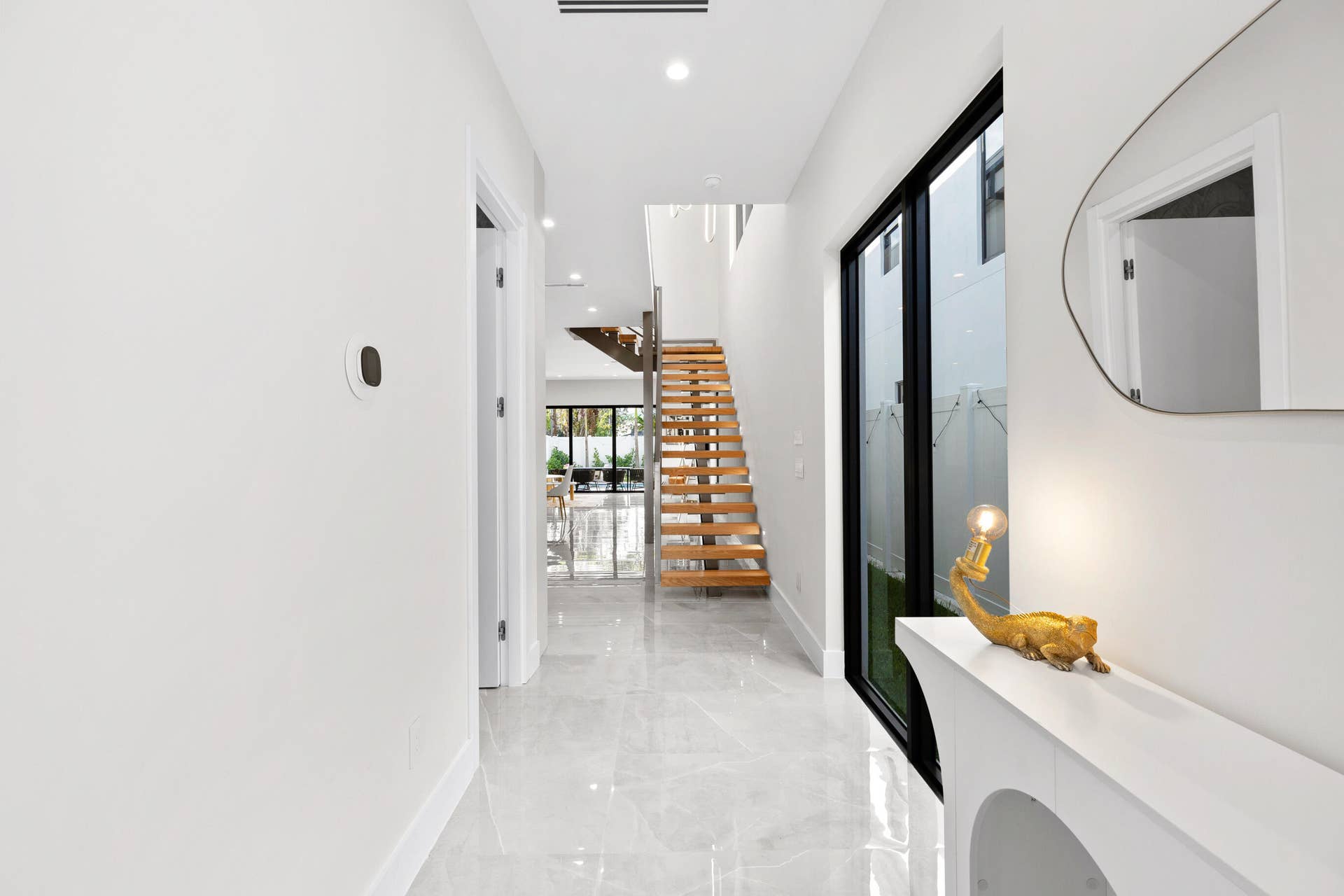1207 NE 11th Avenue, Fort Lauderdale, FL 33304 20241222-20241222-CW5A1208