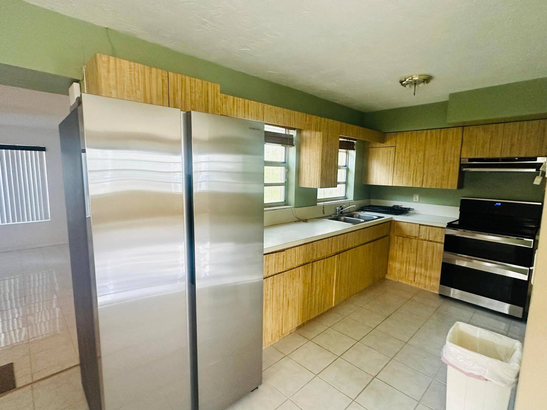 1572 W 10th Street, Riviera Beach, FL 33404 Kitchen