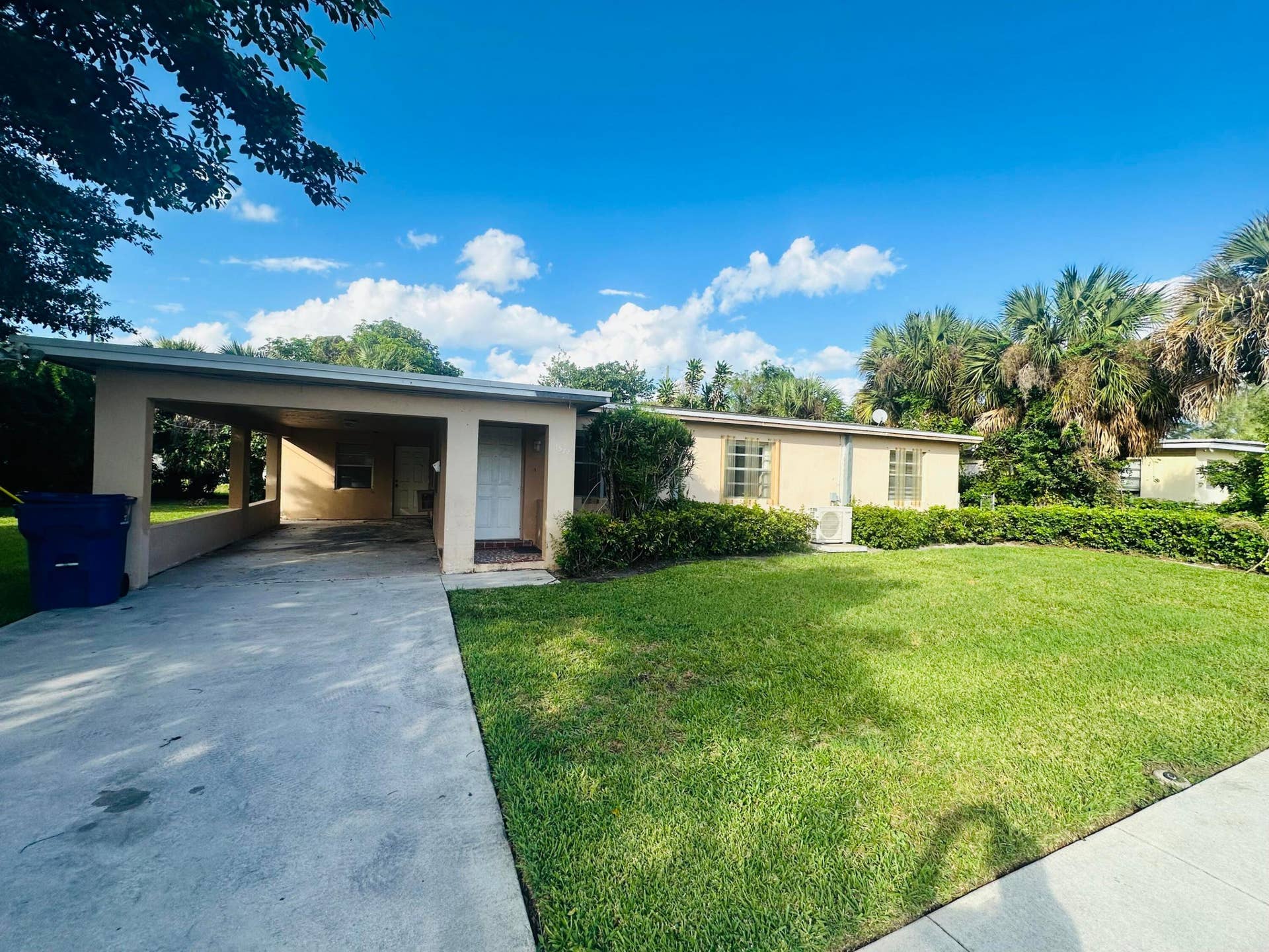 1572 W 10th Street, Riviera Beach, FL 33404 IMG_2436
