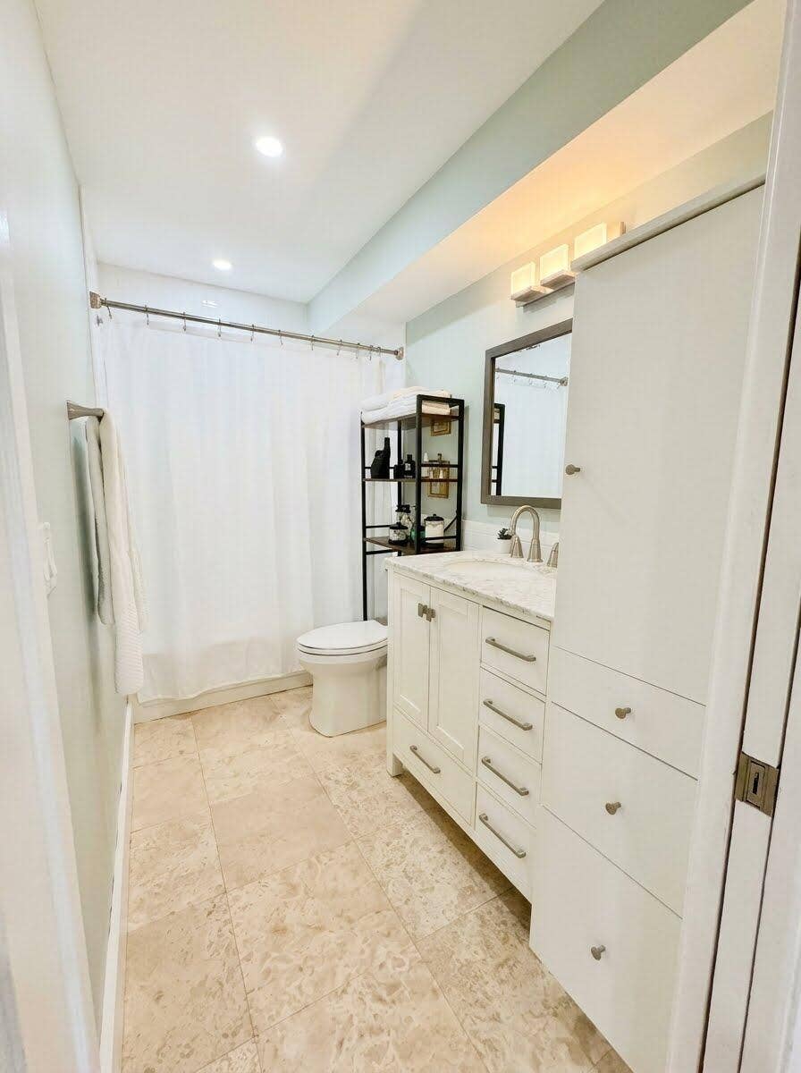 615 NE 12th Avenue, #310, Fort Lauderdale, FL 33304 Bathroom 3