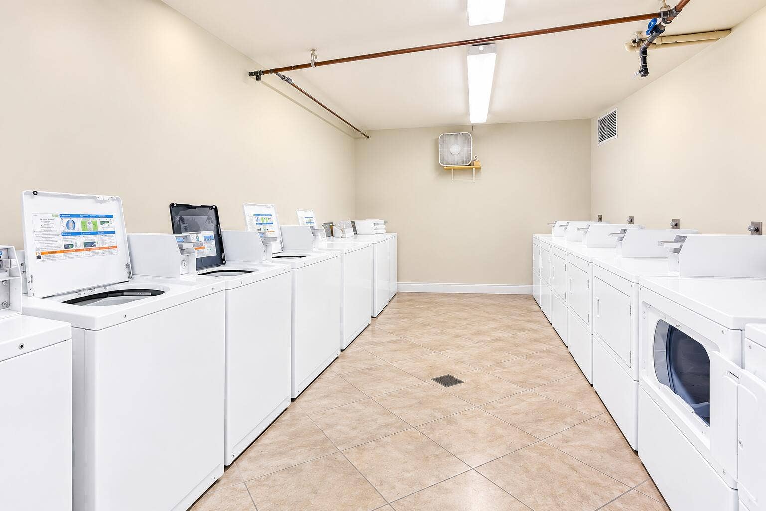 615 NE 12th Avenue, #310, Fort Lauderdale, FL 33304 Shared Laundry room