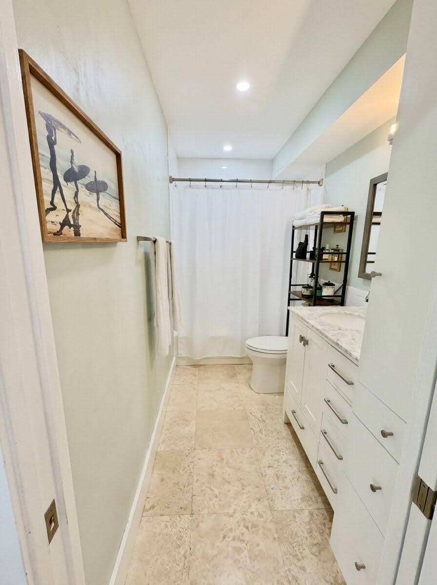 615 NE 12th Avenue, #310, Fort Lauderdale, FL 33304 Bathroom 4