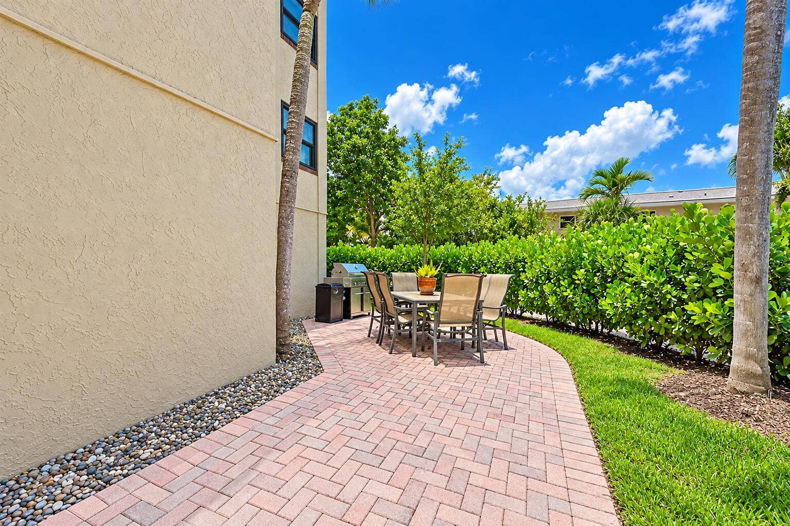 615 NE 12th Avenue, #310, Fort Lauderdale, FL 33304 North barbecue