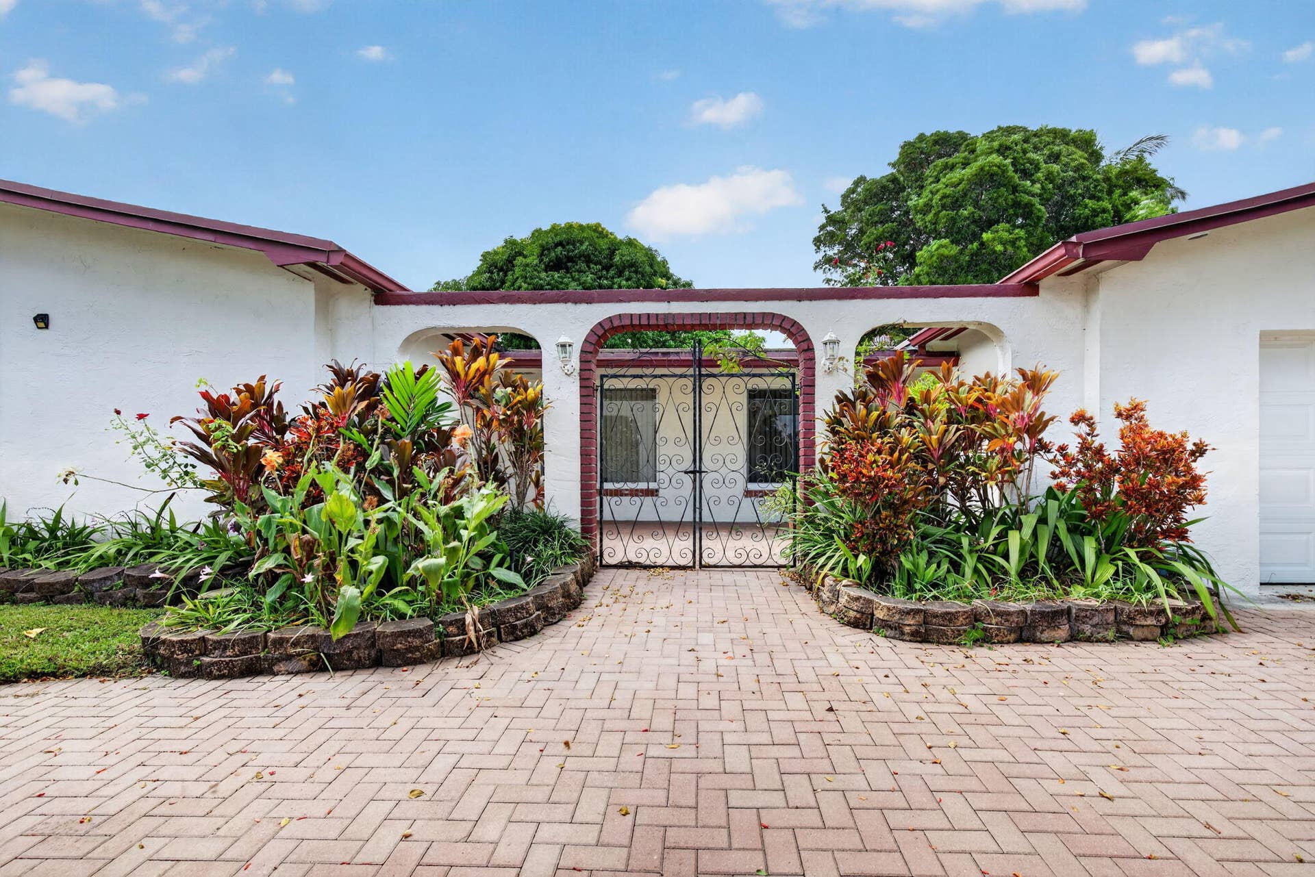 1960 NW 107TH Avenue, Pembroke Pines, FL 33026 4-web-or-mls-_A7A7011