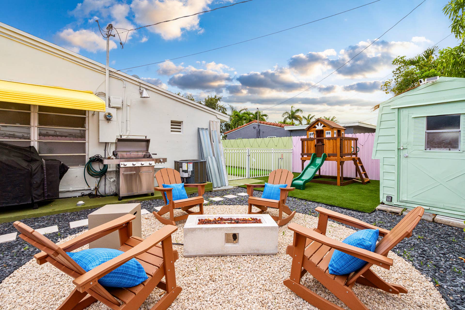 913 NE 2ND Court, Hallandale Beach, FL 33009 Hallandale Sunshine - Firepit