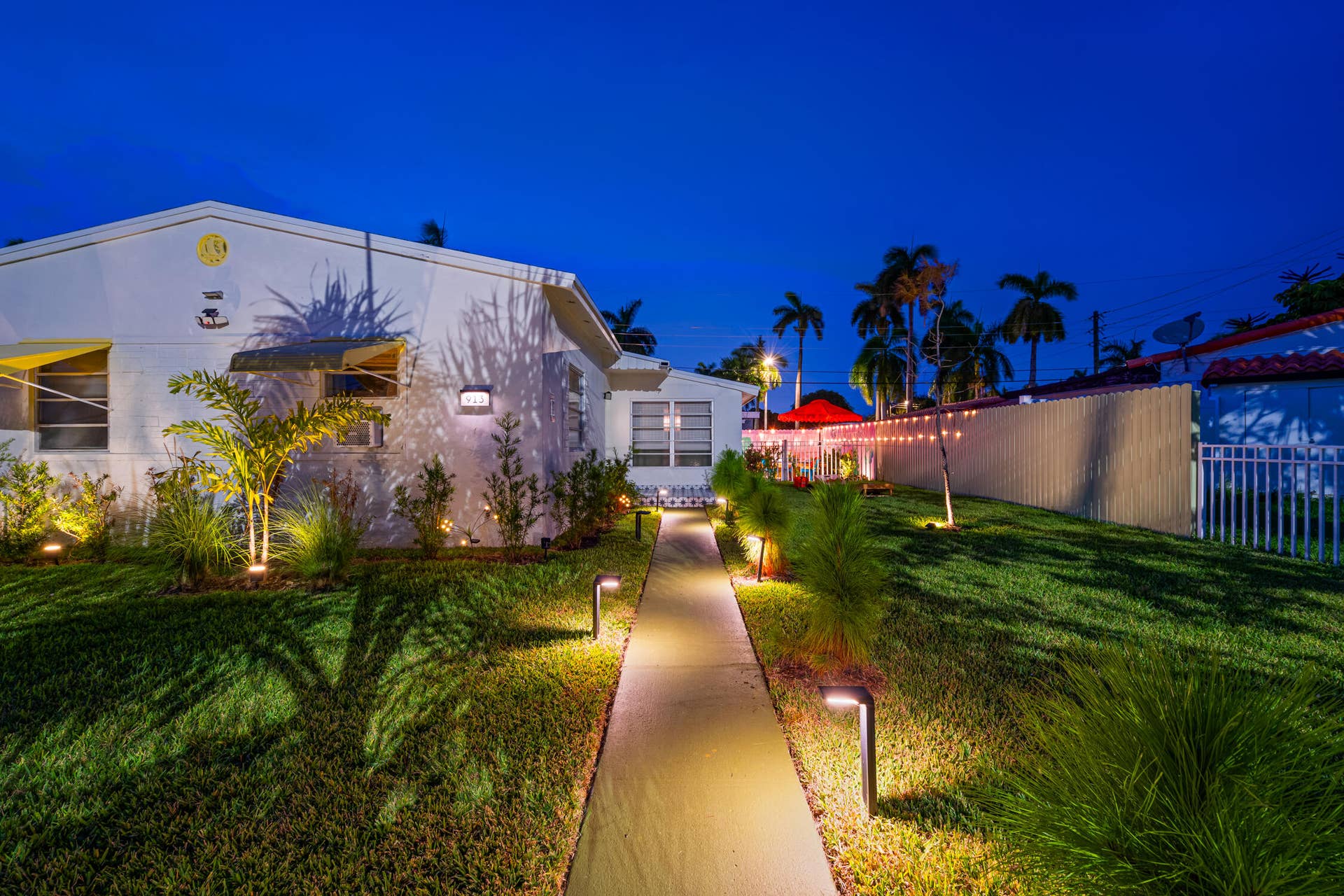 913 NE 2ND Court, Hallandale Beach, FL 33009 Hallandale Sunshine - House exterior at