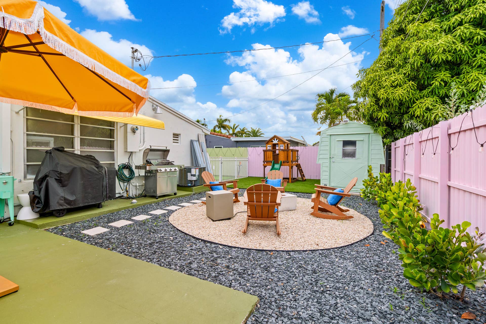 913 NE 2ND Court, Hallandale Beach, FL 33009 Hallandale Sunshine - Firepit (1)