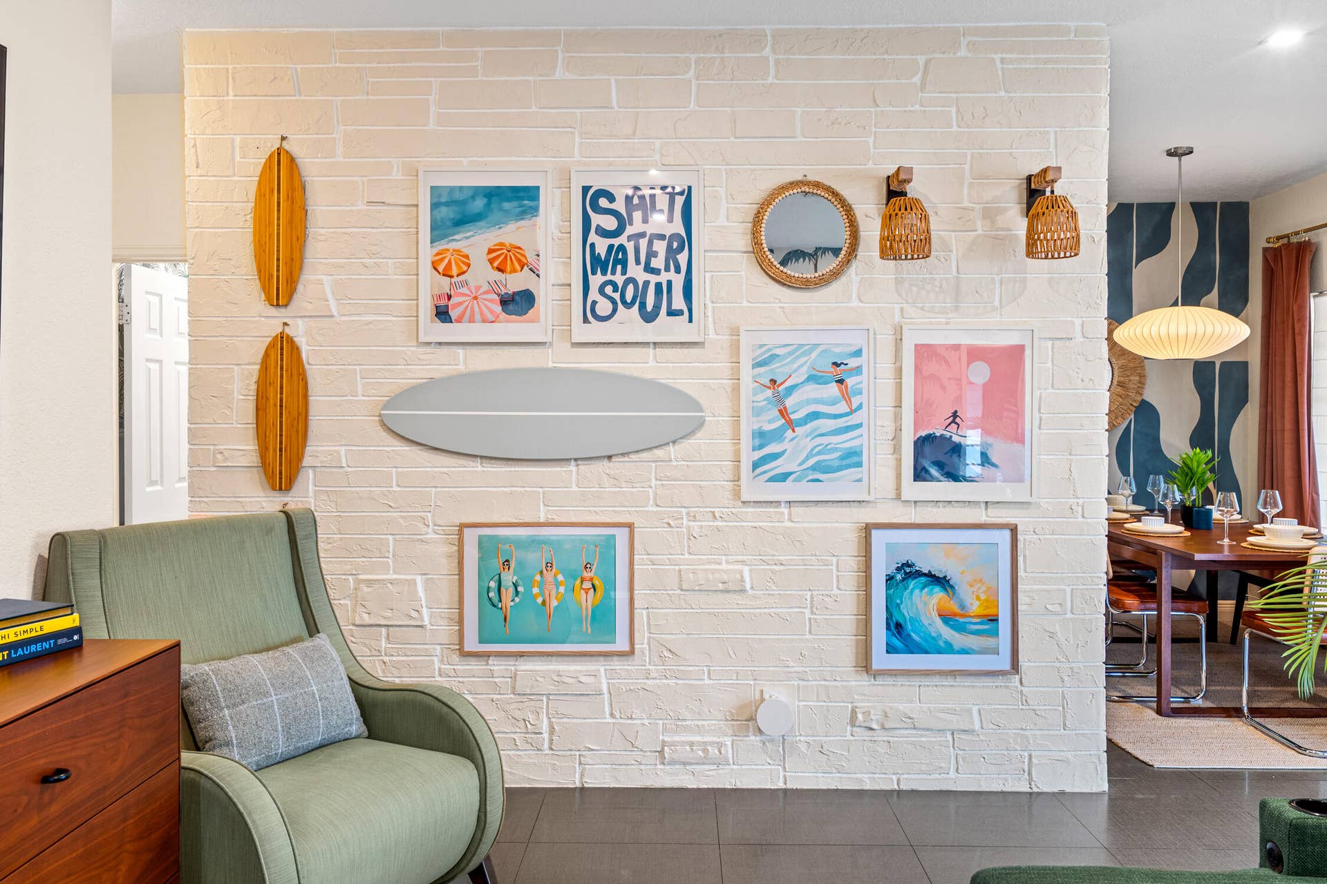 913 NE 2ND Court, Hallandale Beach, FL 33009 Hallandale Sunshine - Wall and frames (1