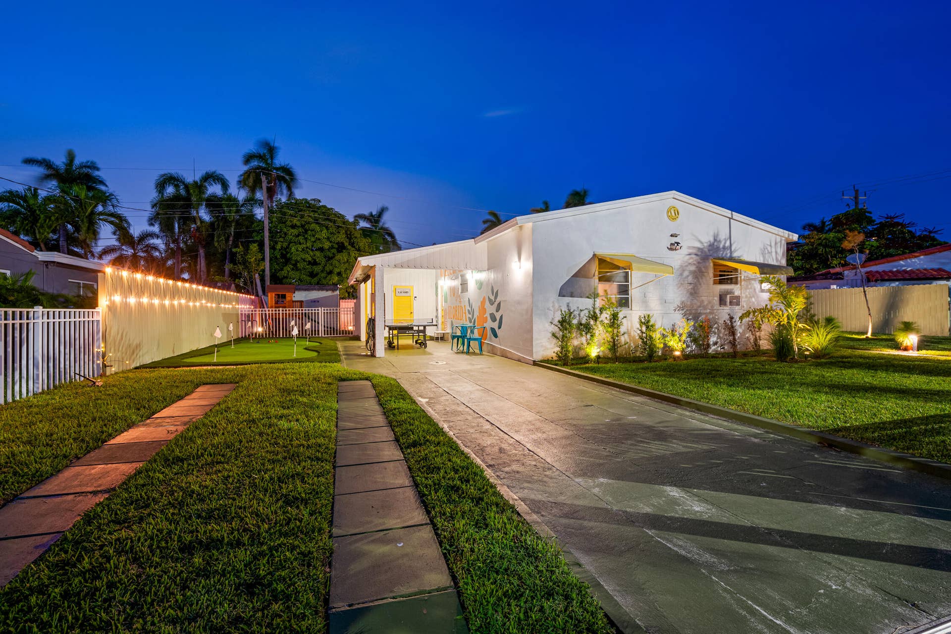 913 NE 2ND Court, Hallandale Beach, FL 33009 Hallandale Sunshine - House exterior at