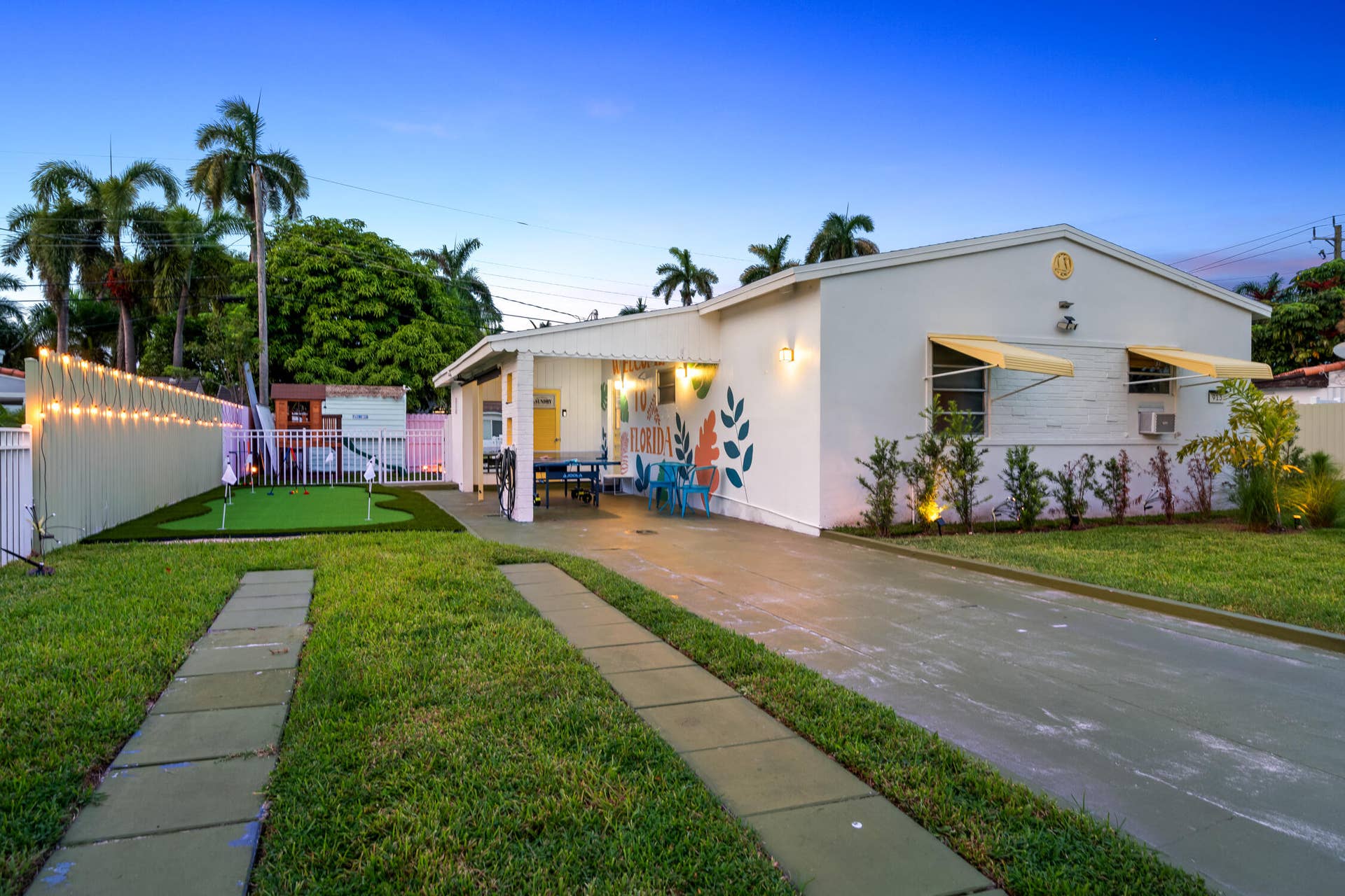 913 NE 2ND Court, Hallandale Beach, FL 33009 Hallandale Sunshine - House exterior at